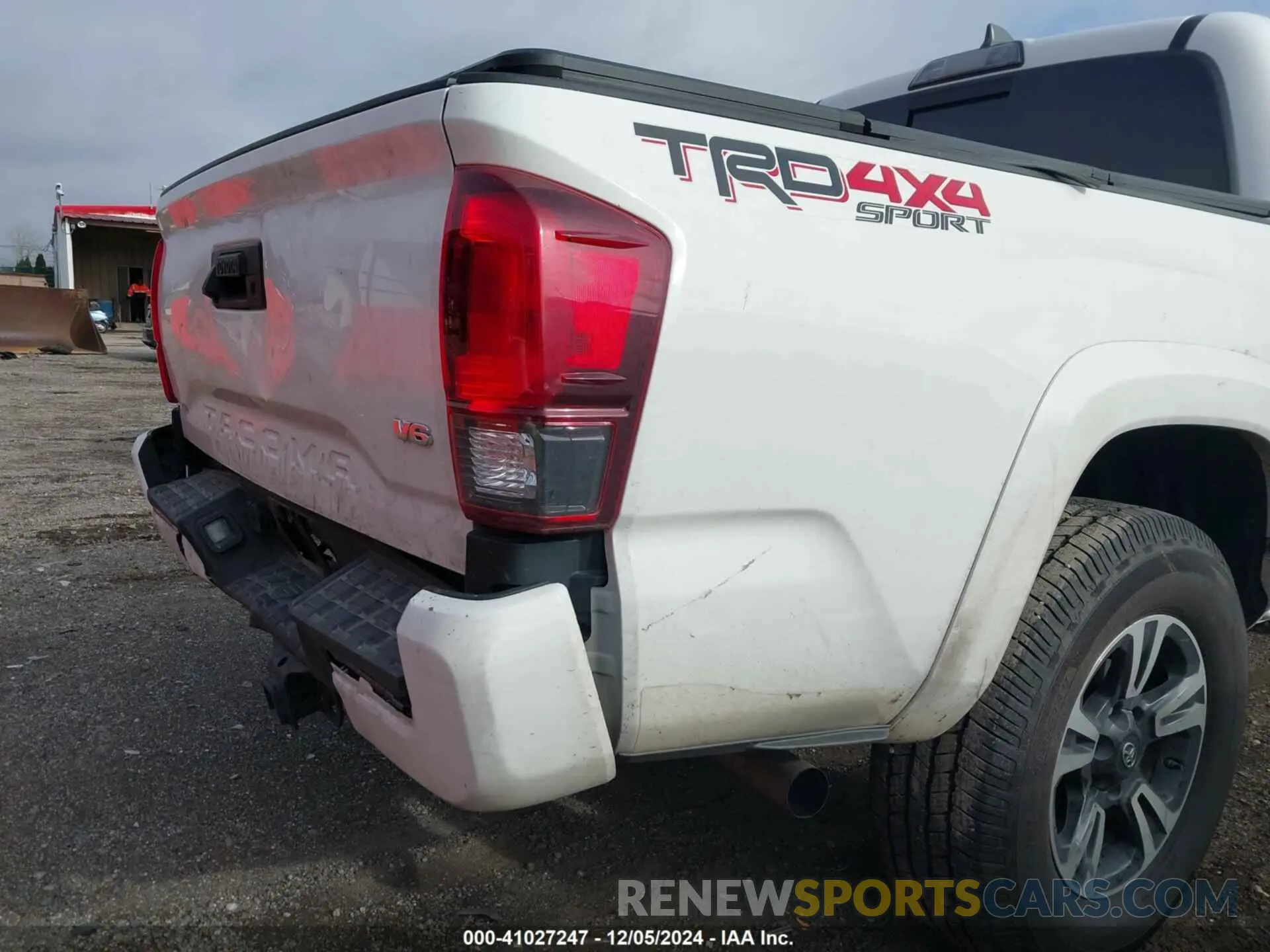 17 fotografías del automóvil dañado 3TMCZ5AN5KM210779 TOYOTA TACOMA 4WD 2019