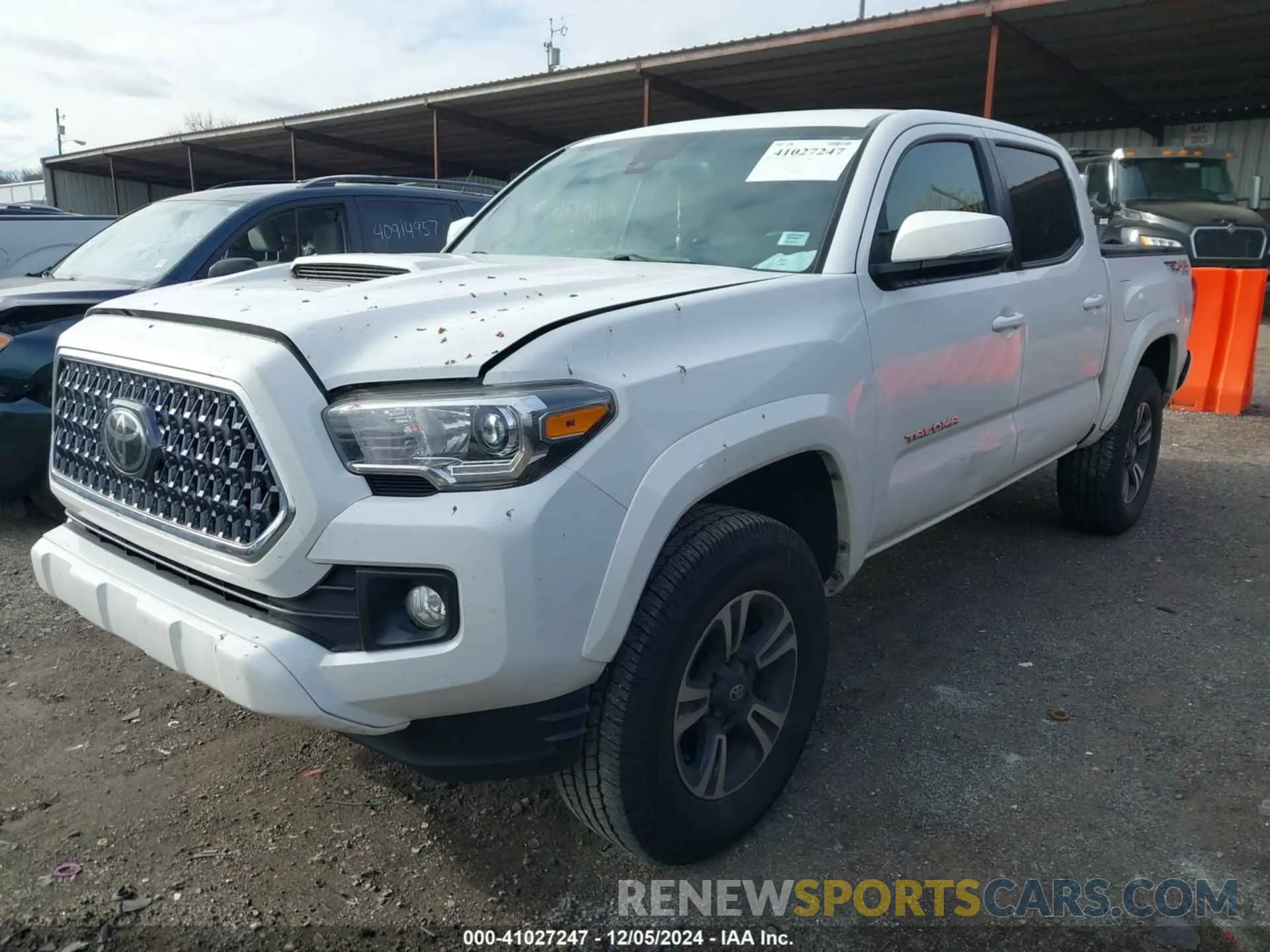 2 fotografías del automóvil dañado 3TMCZ5AN5KM210779 TOYOTA TACOMA 4WD 2019