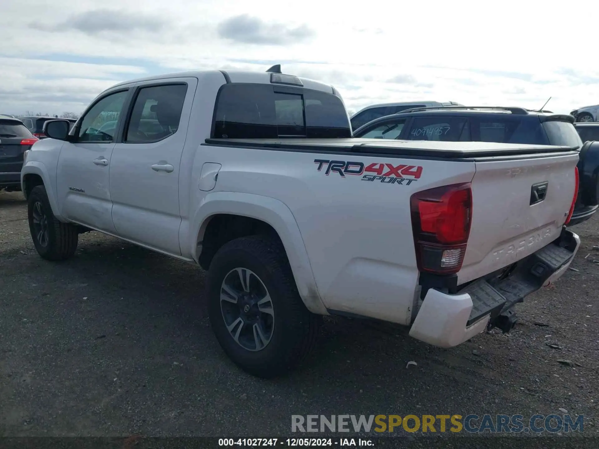 3 fotografías del automóvil dañado 3TMCZ5AN5KM210779 TOYOTA TACOMA 4WD 2019