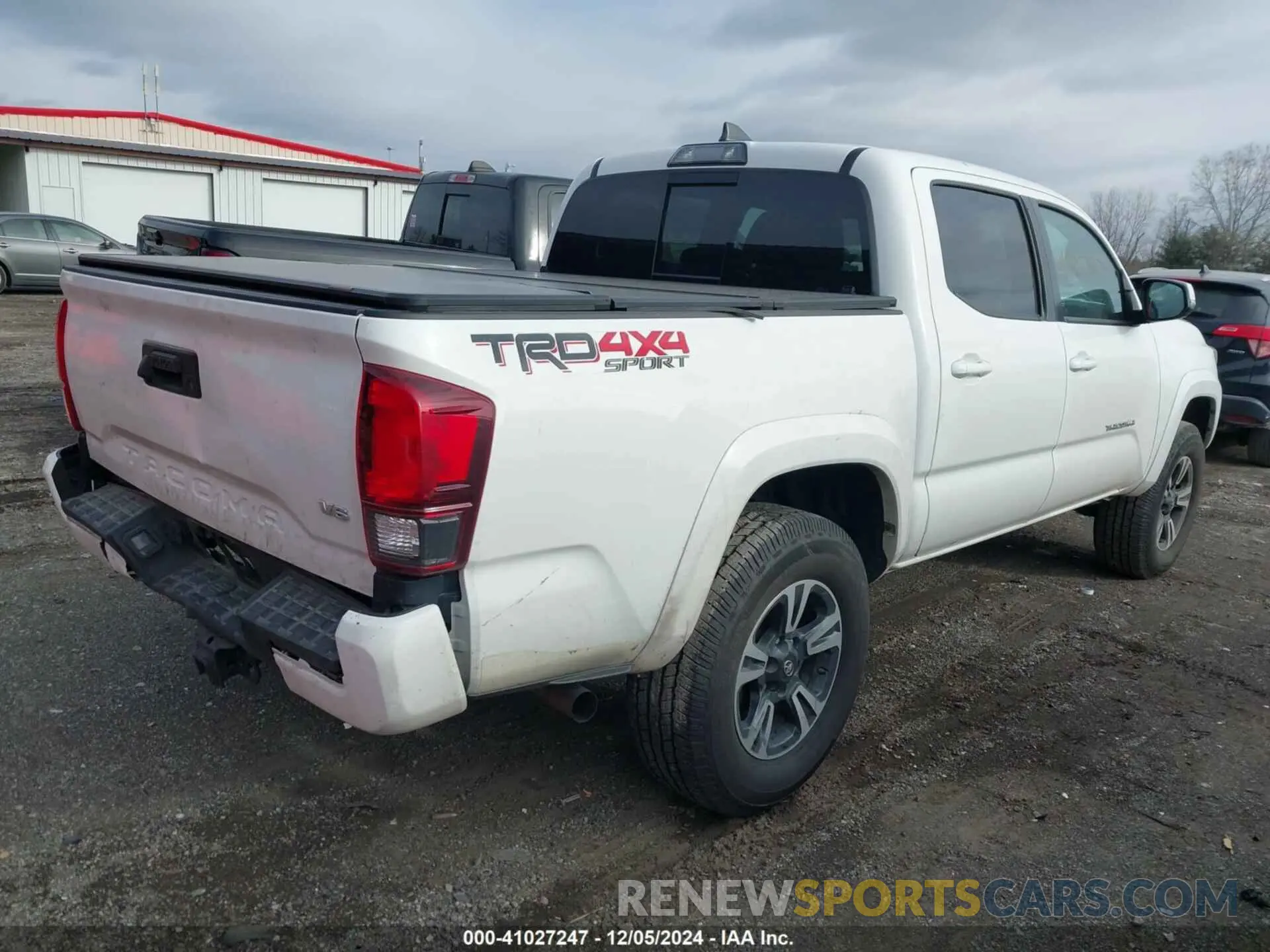 4 fotografías del automóvil dañado 3TMCZ5AN5KM210779 TOYOTA TACOMA 4WD 2019