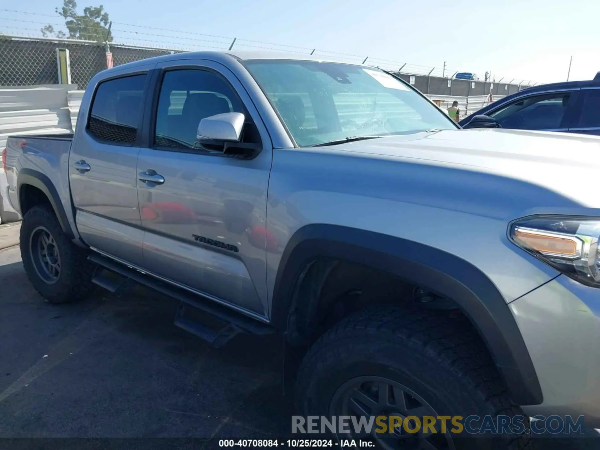 13 fotografías del automóvil dañado 3TMCZ5AN5KM255303 TOYOTA TACOMA 4WD 2019
