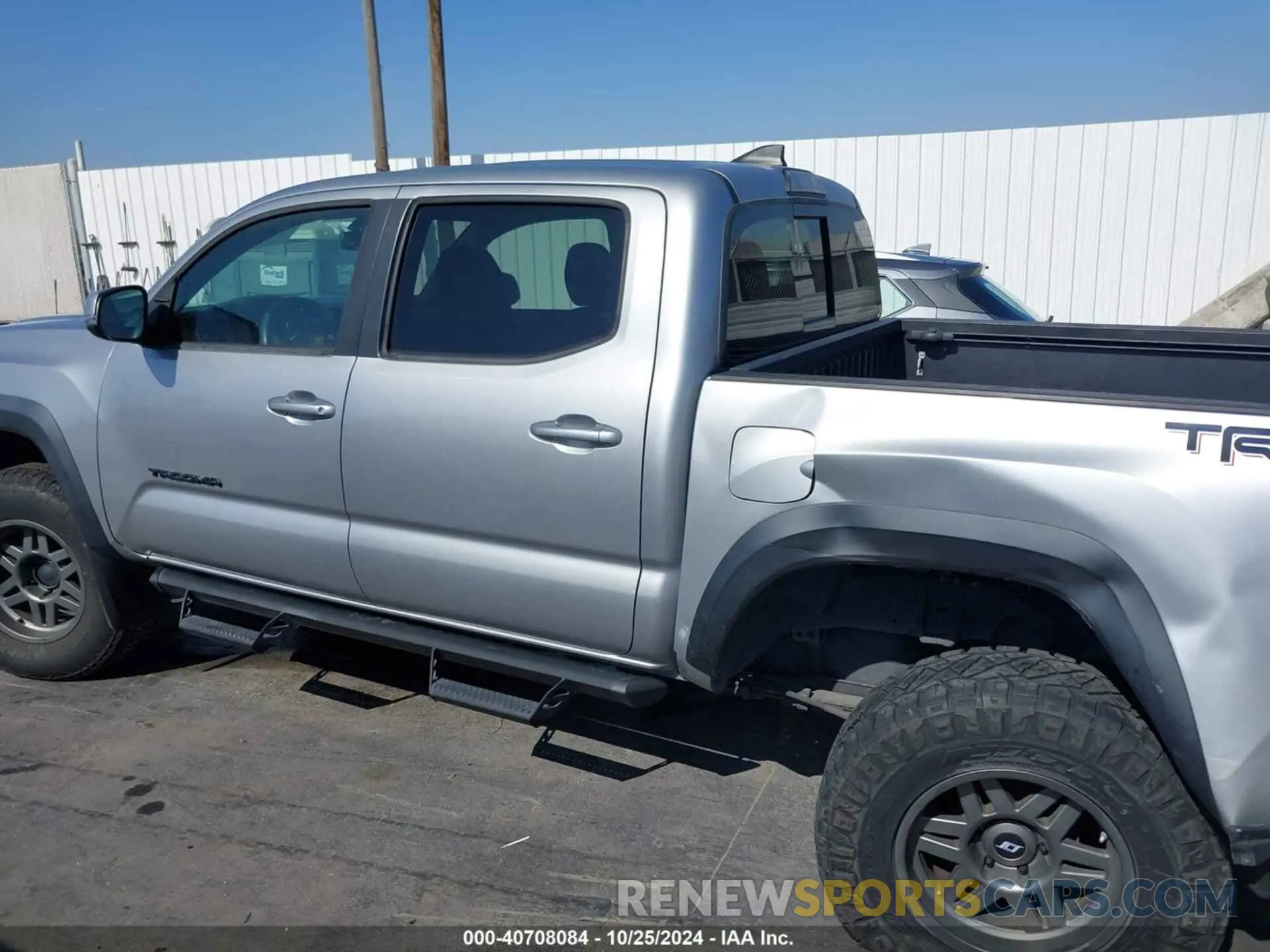 14 fotografías del automóvil dañado 3TMCZ5AN5KM255303 TOYOTA TACOMA 4WD 2019