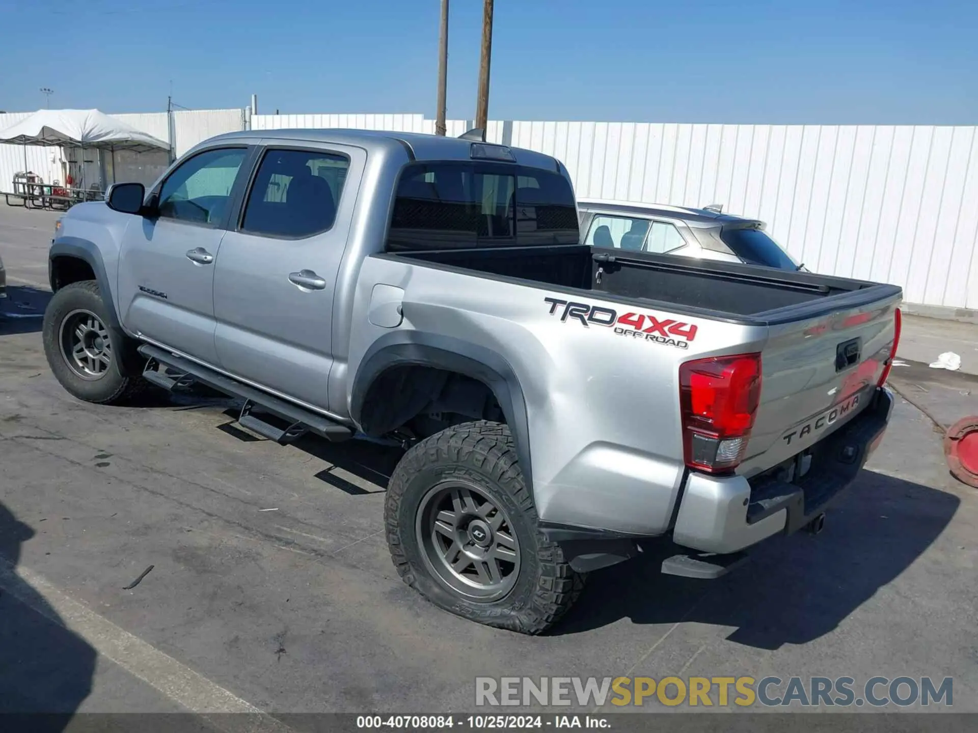 3 fotografías del automóvil dañado 3TMCZ5AN5KM255303 TOYOTA TACOMA 4WD 2019