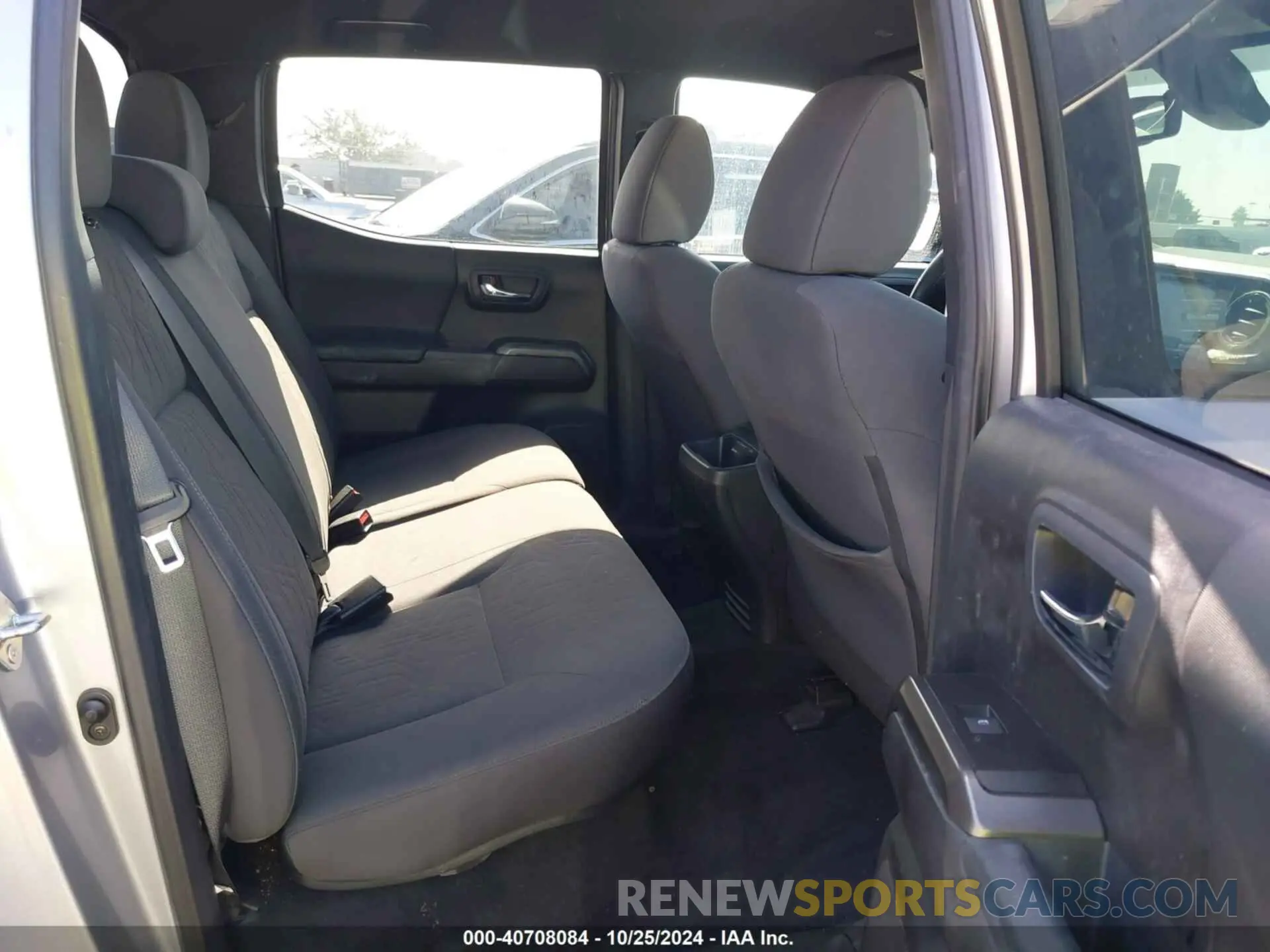 8 fotografías del automóvil dañado 3TMCZ5AN5KM255303 TOYOTA TACOMA 4WD 2019