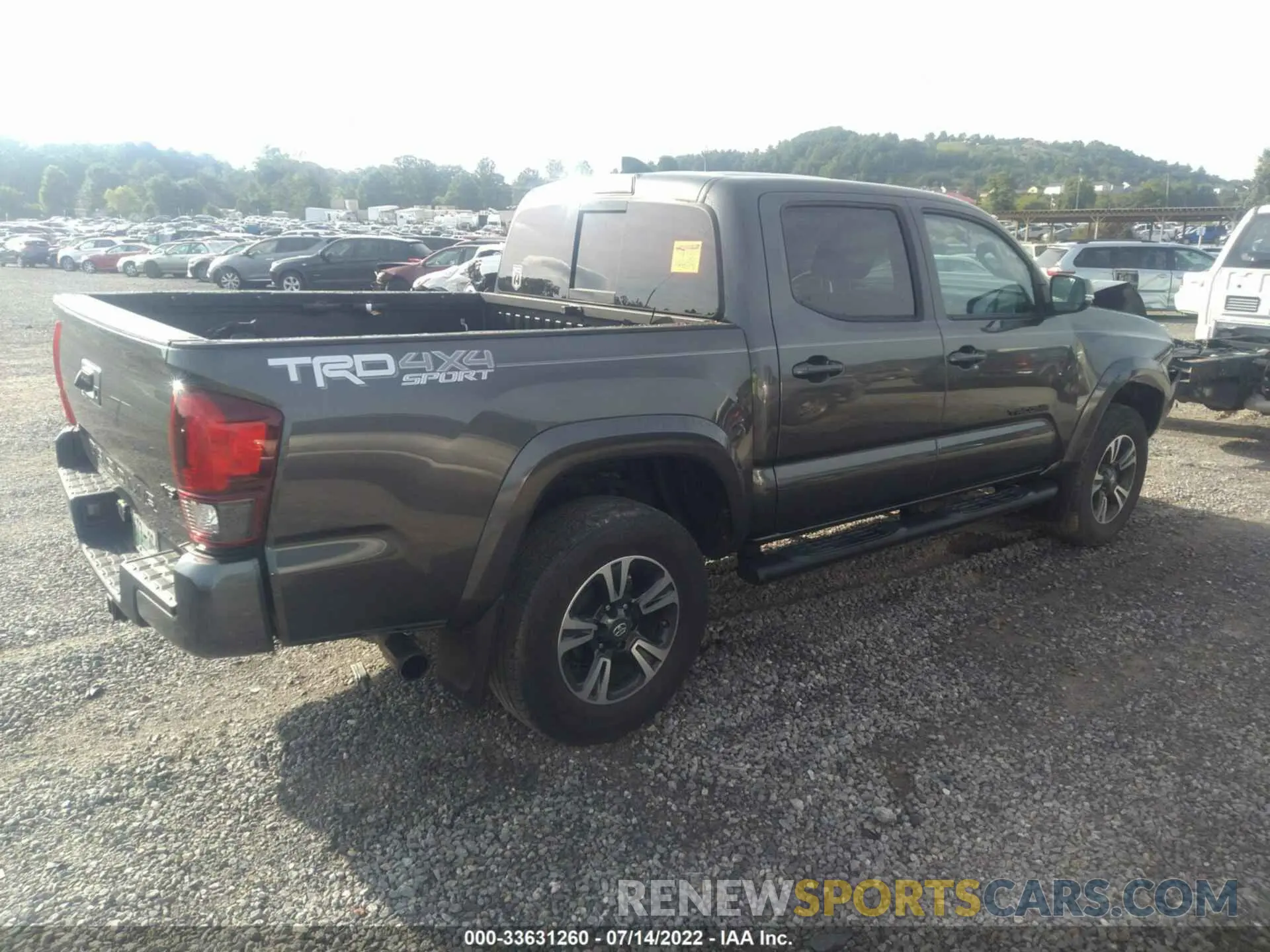4 fotografías del automóvil dañado 3TMCZ5AN5KM276555 TOYOTA TACOMA 4WD 2019