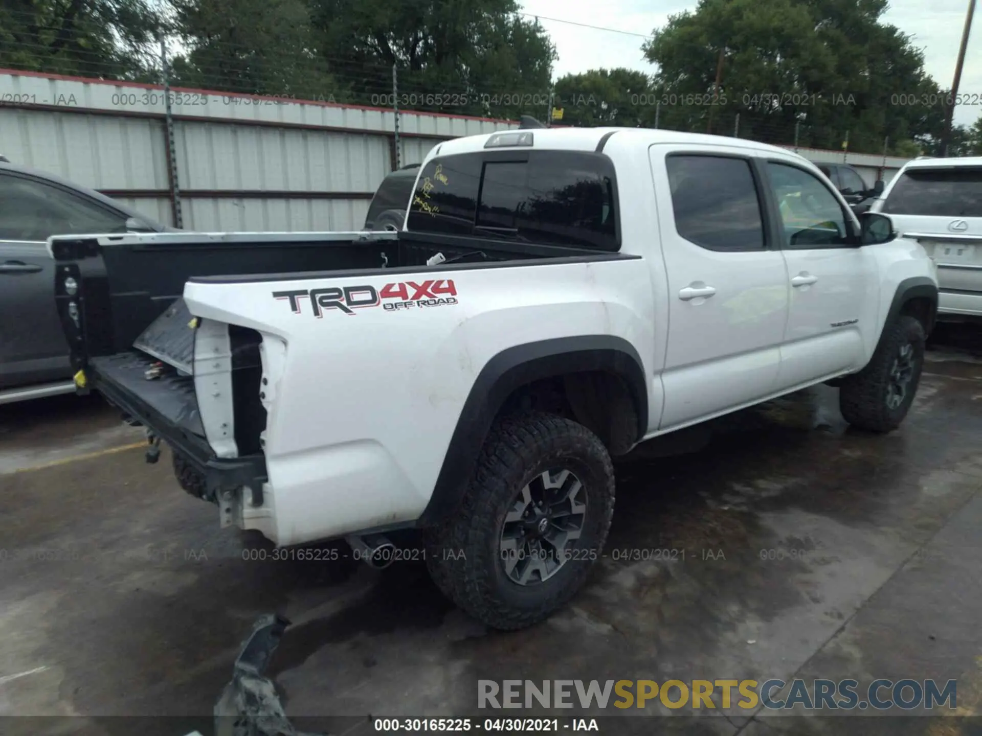 4 fotografías del automóvil dañado 3TMCZ5AN6KM193670 TOYOTA TACOMA 4WD 2019