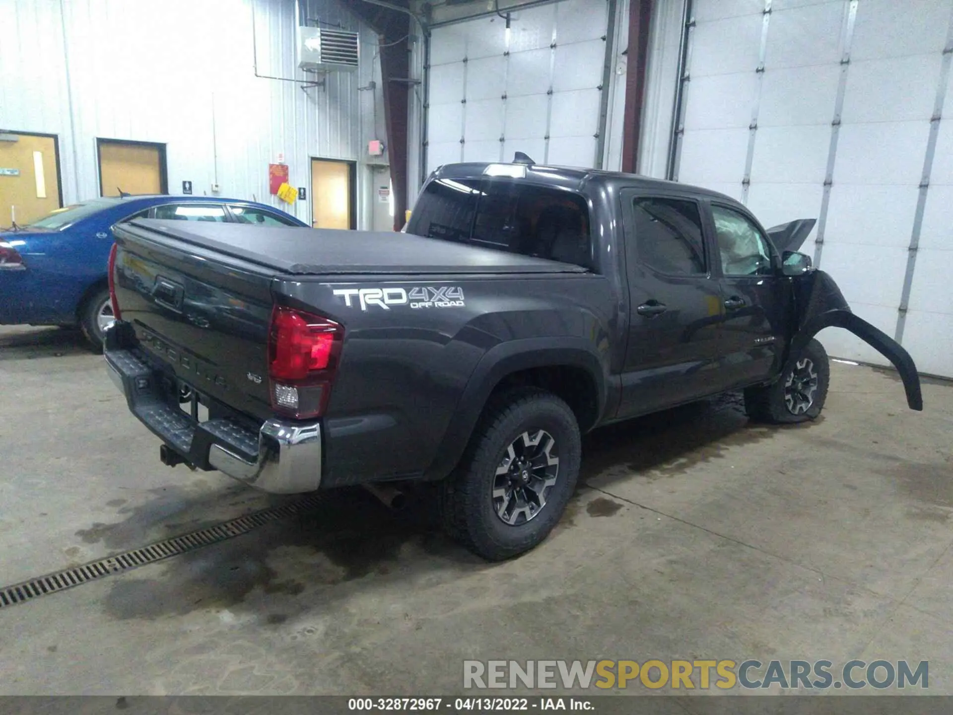4 fotografías del automóvil dañado 3TMCZ5AN6KM276323 TOYOTA TACOMA 4WD 2019
