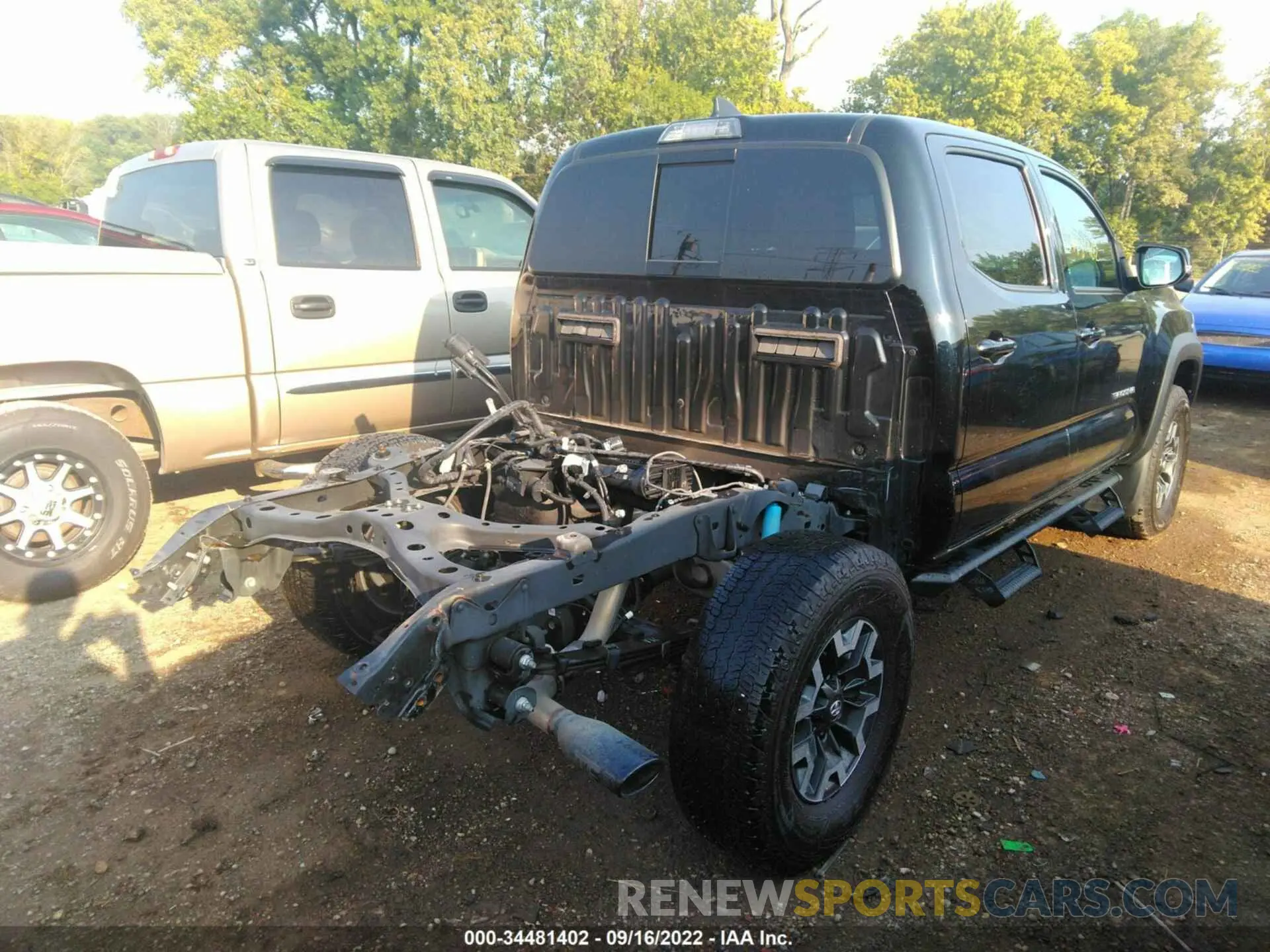 4 fotografías del automóvil dañado 3TMCZ5AN7KM238521 TOYOTA TACOMA 4WD 2019