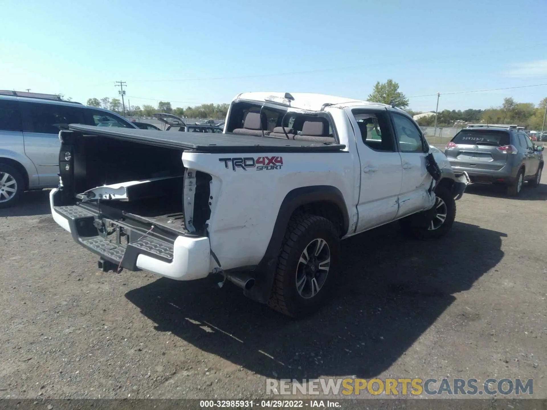 4 fotografías del automóvil dañado 3TMCZ5AN7KM247221 TOYOTA TACOMA 4WD 2019