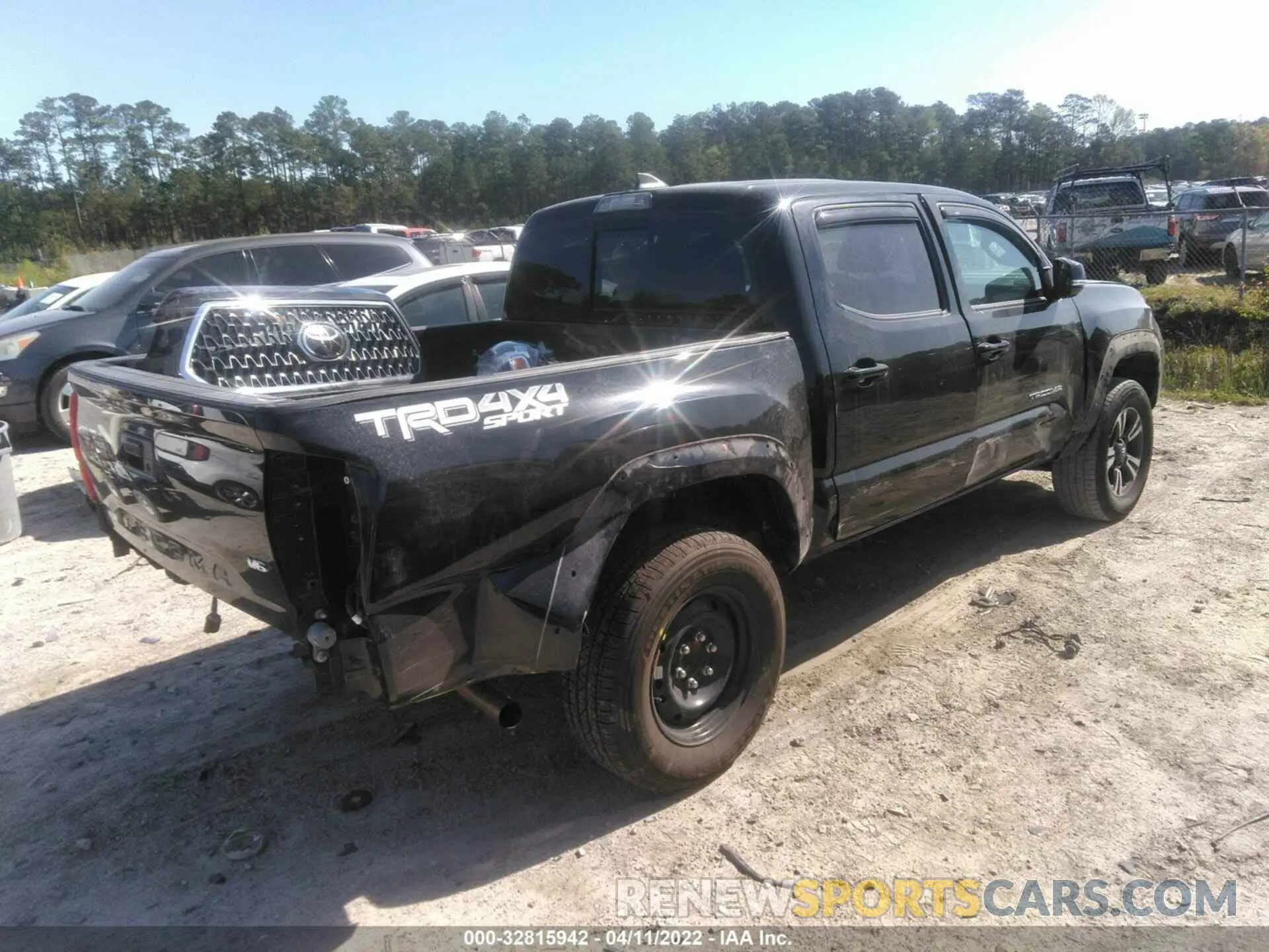 4 fotografías del automóvil dañado 3TMCZ5AN8KM197316 TOYOTA TACOMA 4WD 2019