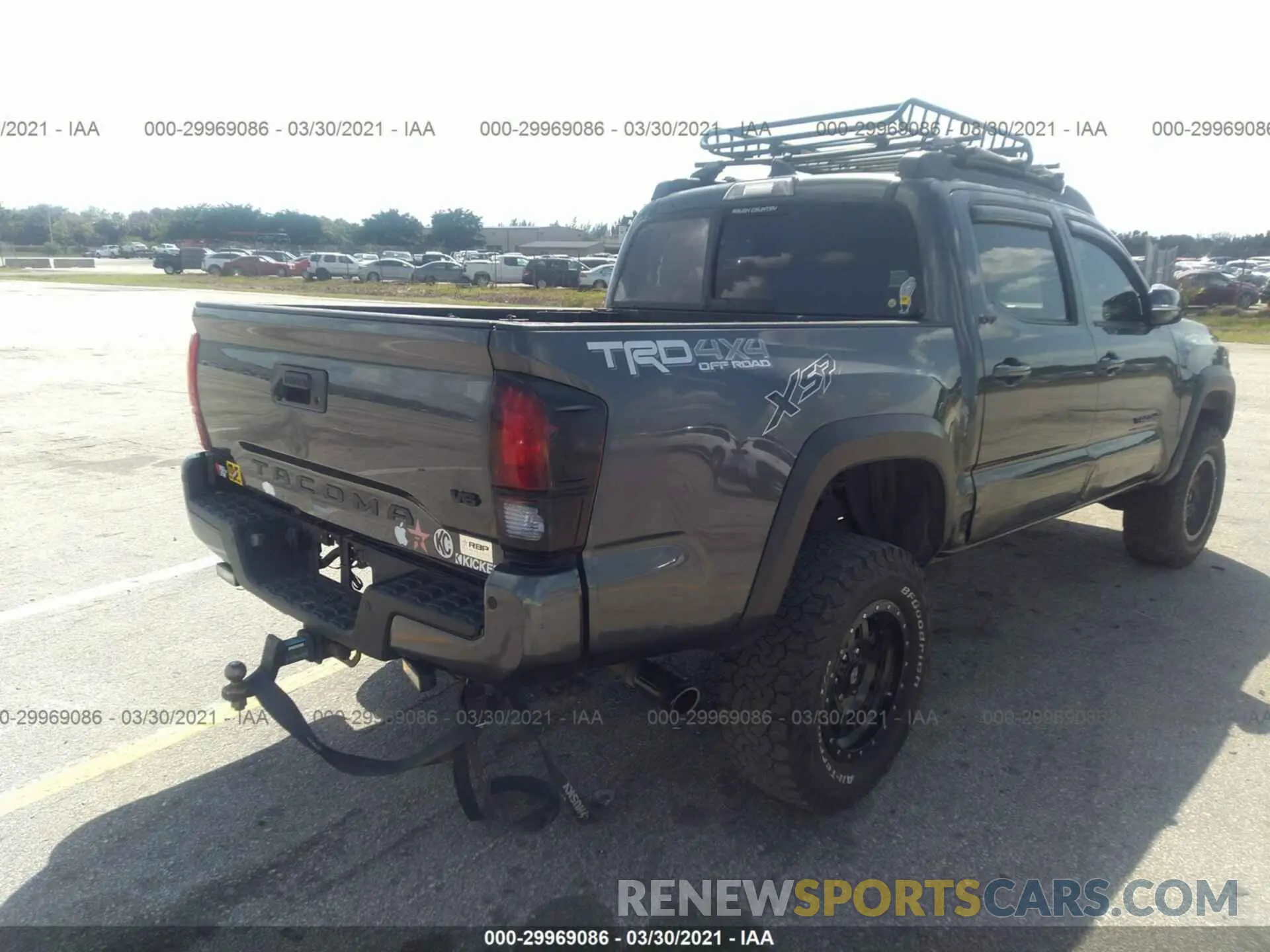 4 fotografías del automóvil dañado 3TMCZ5AN8KM258518 TOYOTA TACOMA 4WD 2019