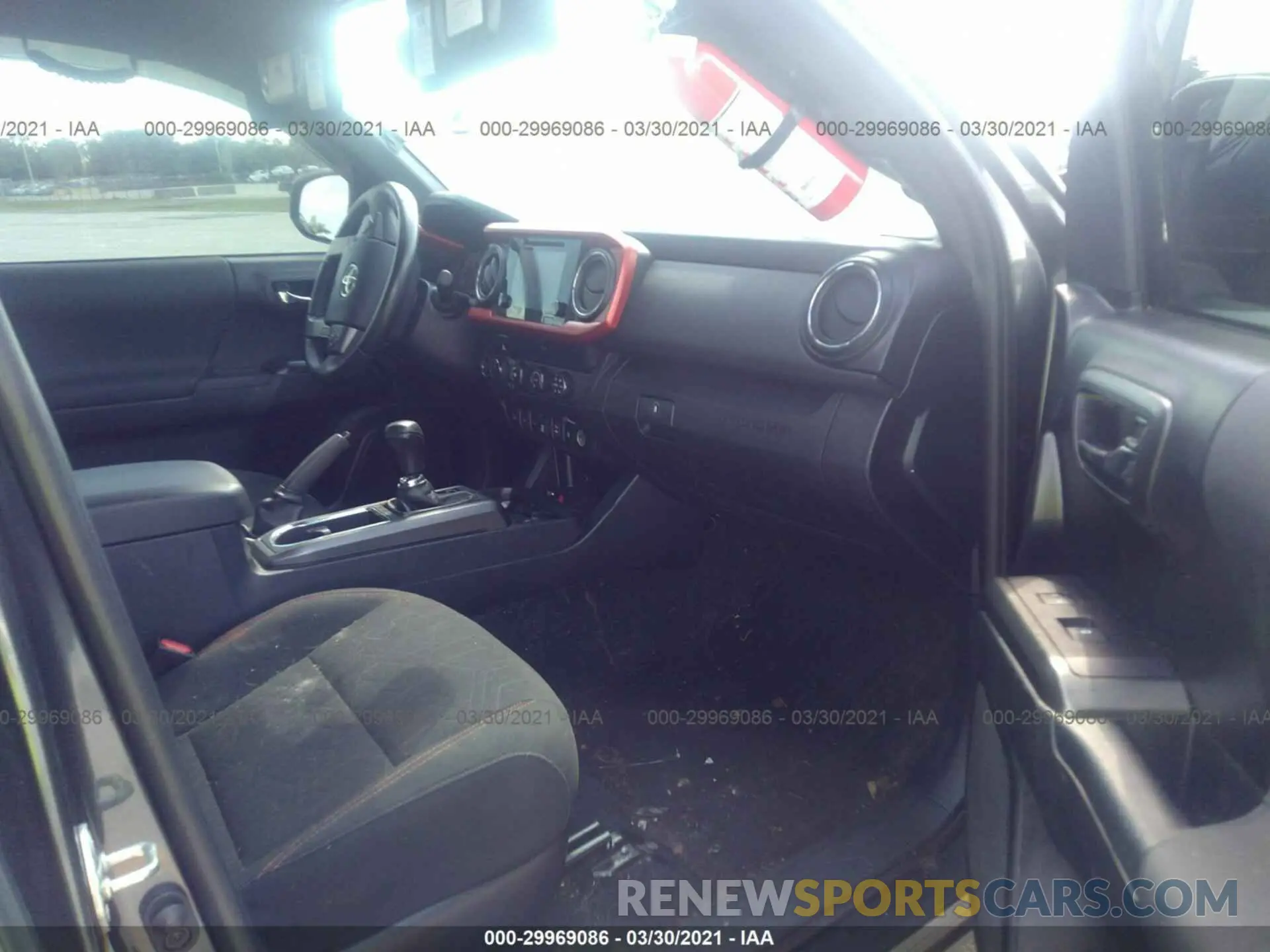 5 fotografías del automóvil dañado 3TMCZ5AN8KM258518 TOYOTA TACOMA 4WD 2019