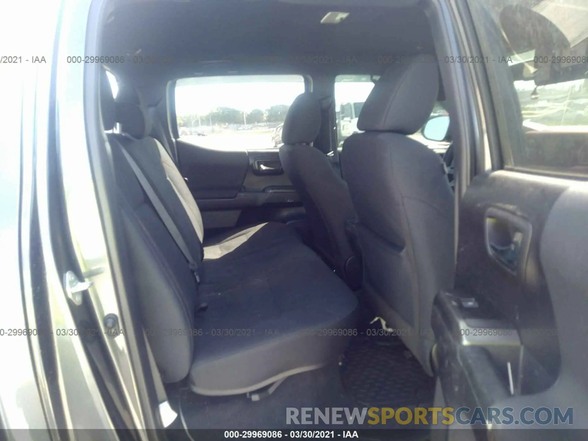8 fotografías del automóvil dañado 3TMCZ5AN8KM258518 TOYOTA TACOMA 4WD 2019