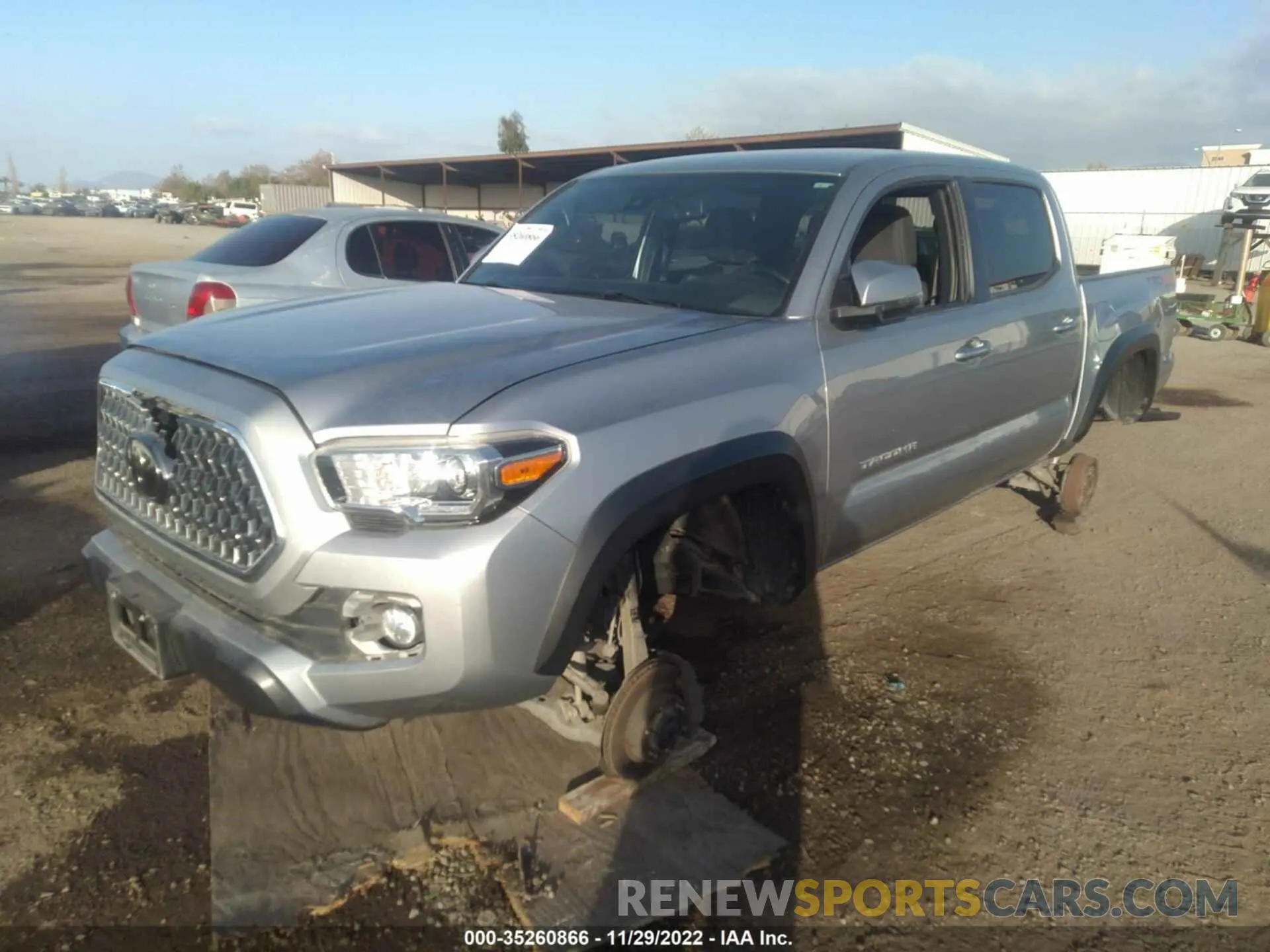 2 fotografías del automóvil dañado 5TFCZ5AN2KX190985 TOYOTA TACOMA 4WD 2019