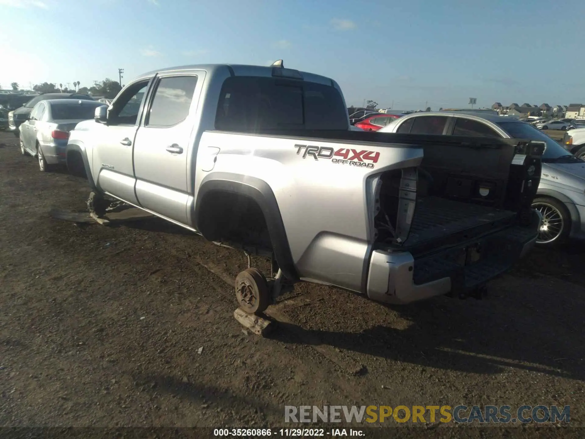 3 fotografías del automóvil dañado 5TFCZ5AN2KX190985 TOYOTA TACOMA 4WD 2019