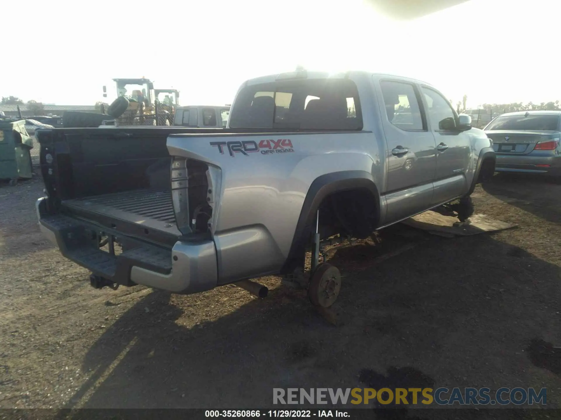 4 fotografías del automóvil dañado 5TFCZ5AN2KX190985 TOYOTA TACOMA 4WD 2019