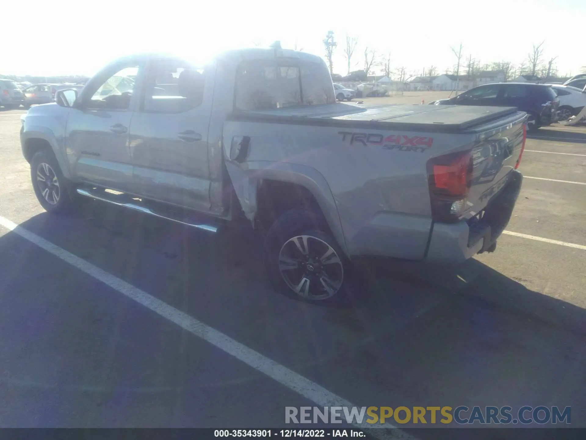 3 fotografías del automóvil dañado 5TFCZ5AN4KX188896 TOYOTA TACOMA 4WD 2019