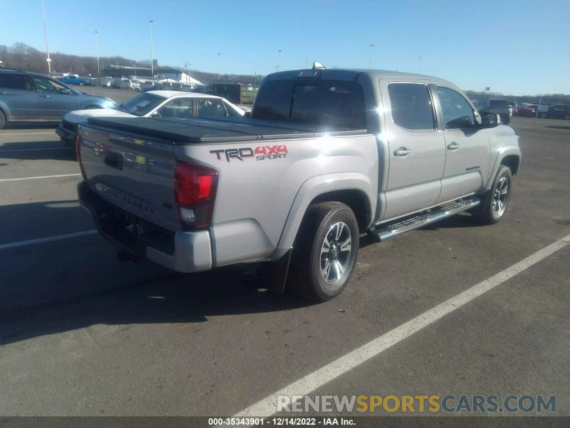 4 fotografías del automóvil dañado 5TFCZ5AN4KX188896 TOYOTA TACOMA 4WD 2019