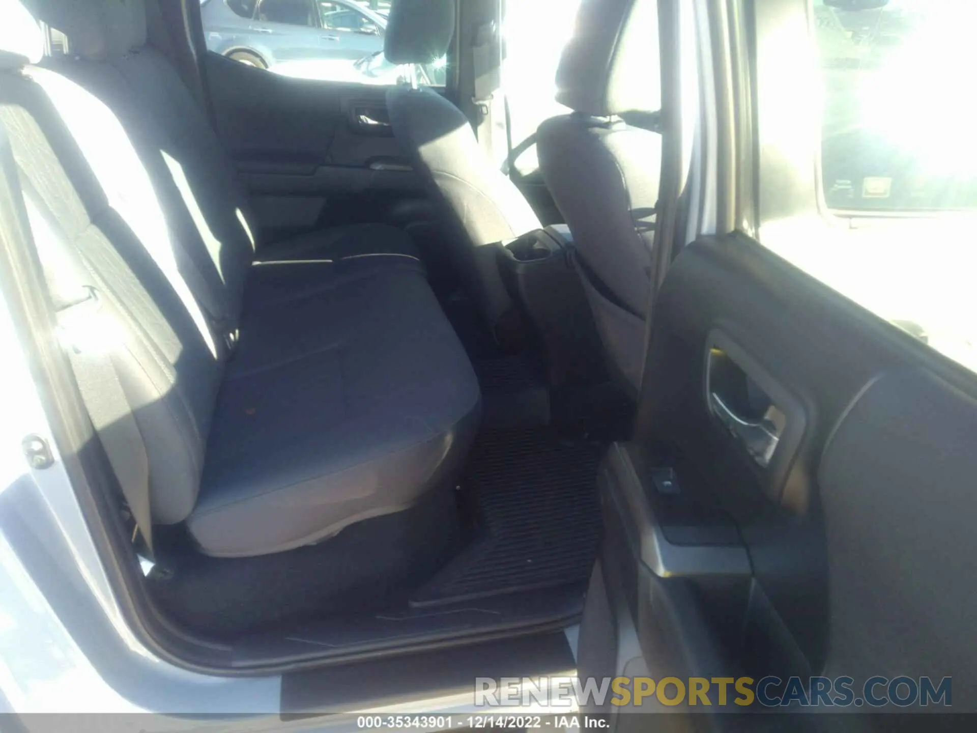 8 fotografías del automóvil dañado 5TFCZ5AN4KX188896 TOYOTA TACOMA 4WD 2019
