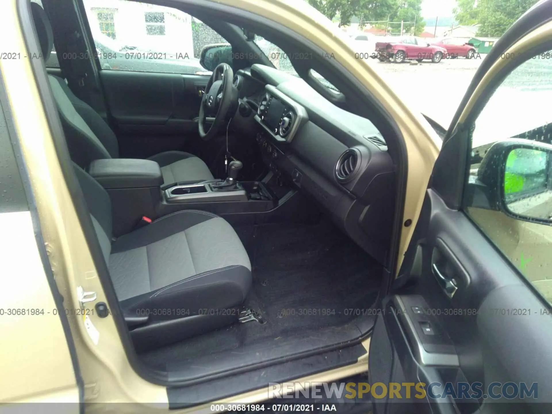 5 fotografías del automóvil dañado 3TMCZ5AN0LM322519 TOYOTA TACOMA 4WD 2020