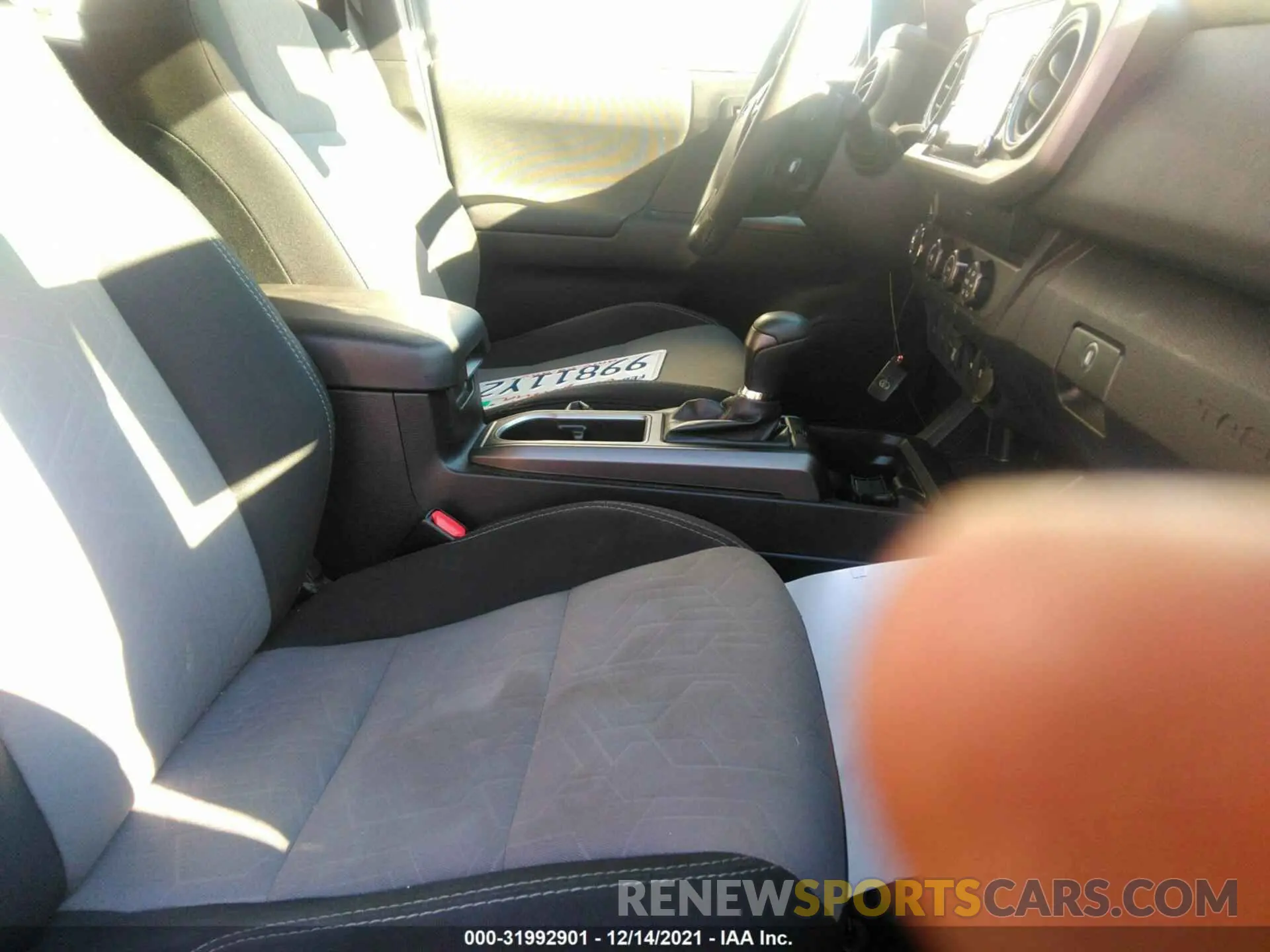 5 fotografías del automóvil dañado 3TMCZ5AN1LM331813 TOYOTA TACOMA 4WD 2020