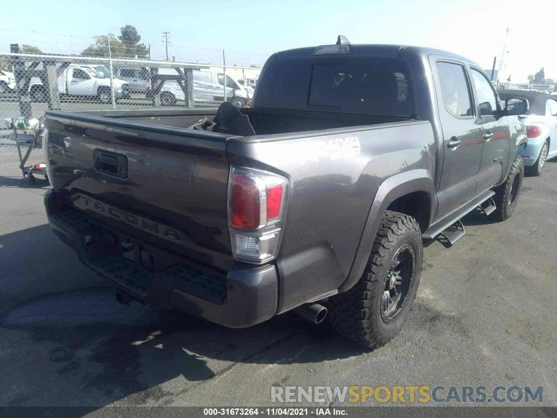 4 fotografías del automóvil dañado 3TMCZ5AN2LM296683 TOYOTA TACOMA 4WD 2020
