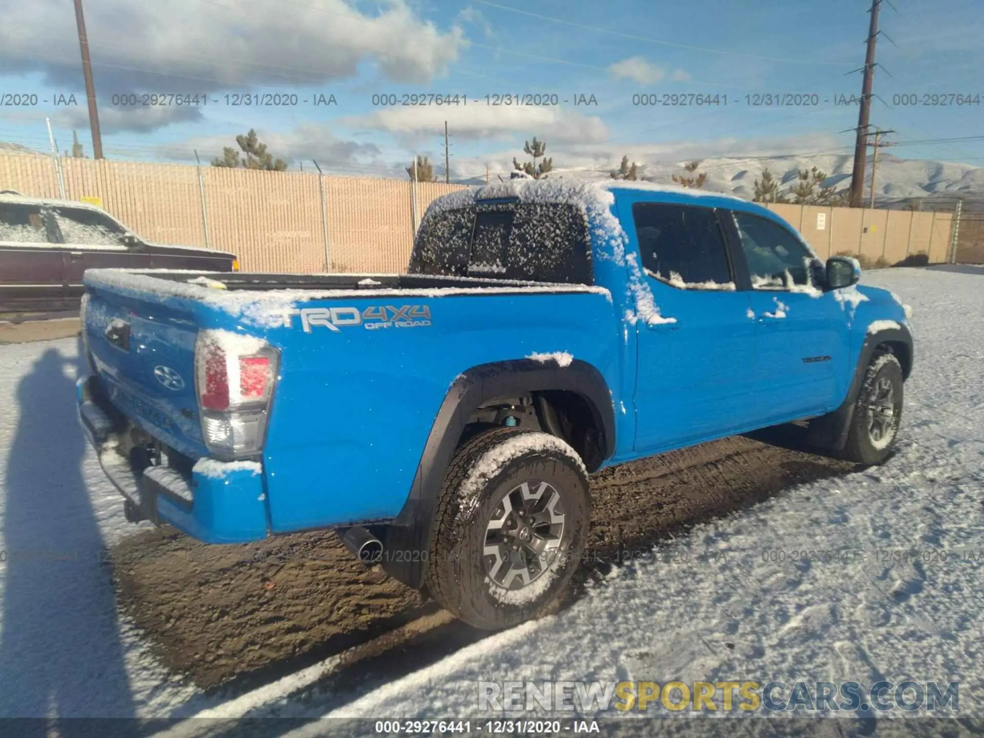4 fotografías del automóvil dañado 3TMCZ5AN3LM304323 TOYOTA TACOMA 4WD 2020