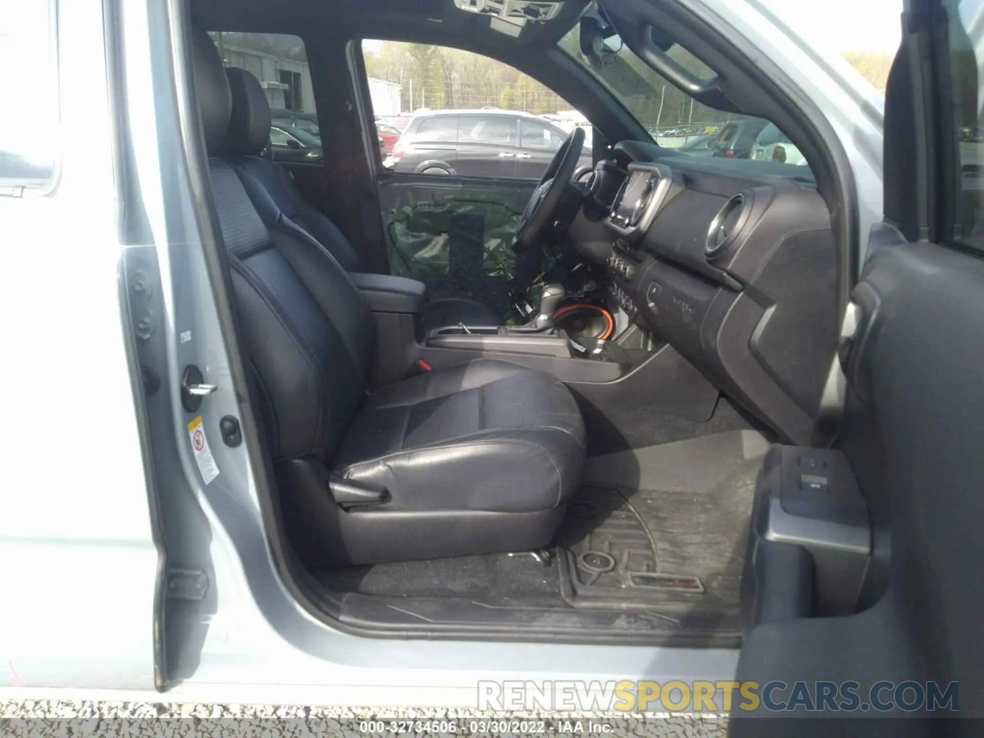 5 fotografías del automóvil dañado 3TMCZ5AN3LM330632 TOYOTA TACOMA 4WD 2020