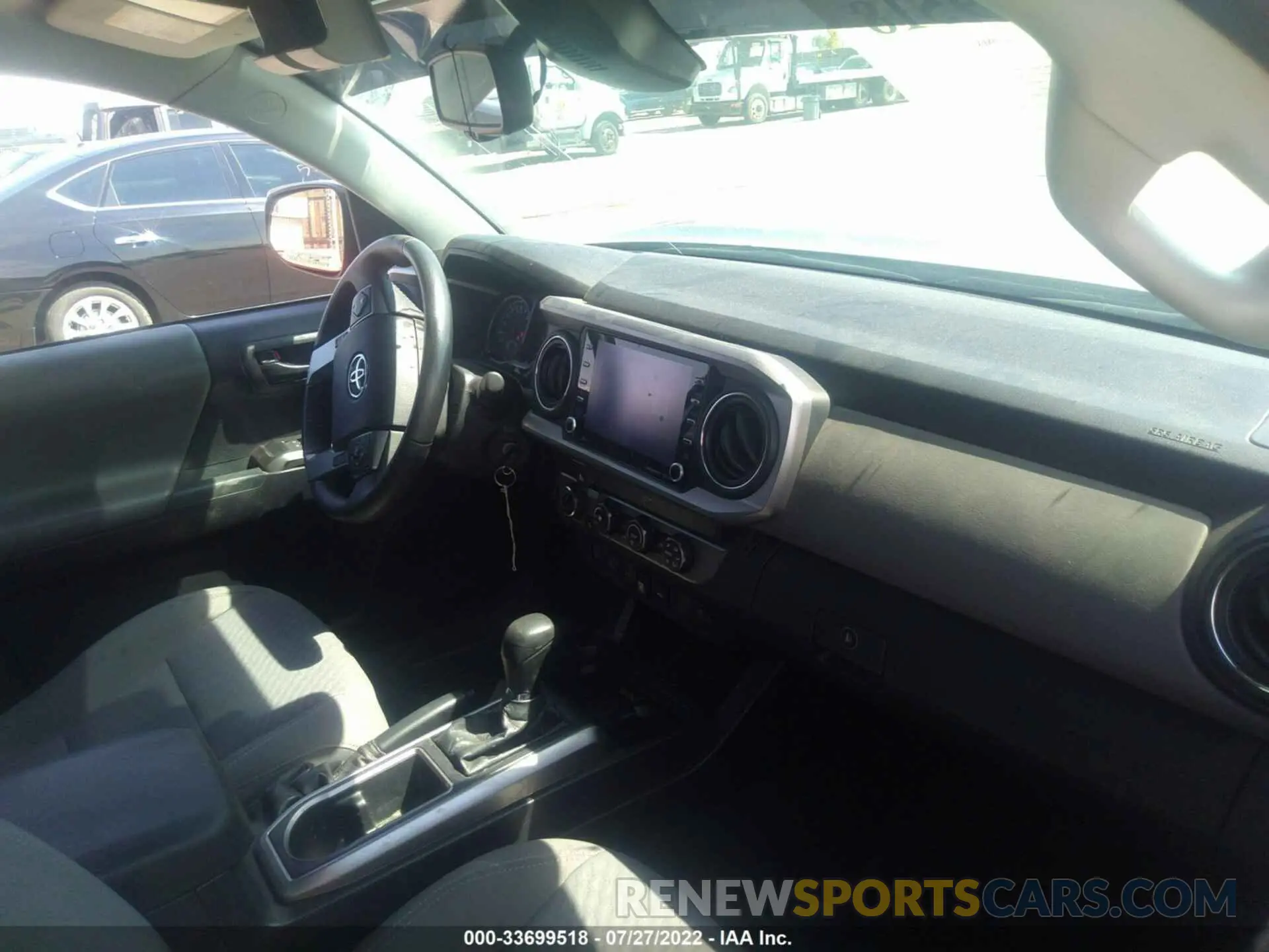 5 fotografías del automóvil dañado 3TMCZ5AN3LM367275 TOYOTA TACOMA 4WD 2020