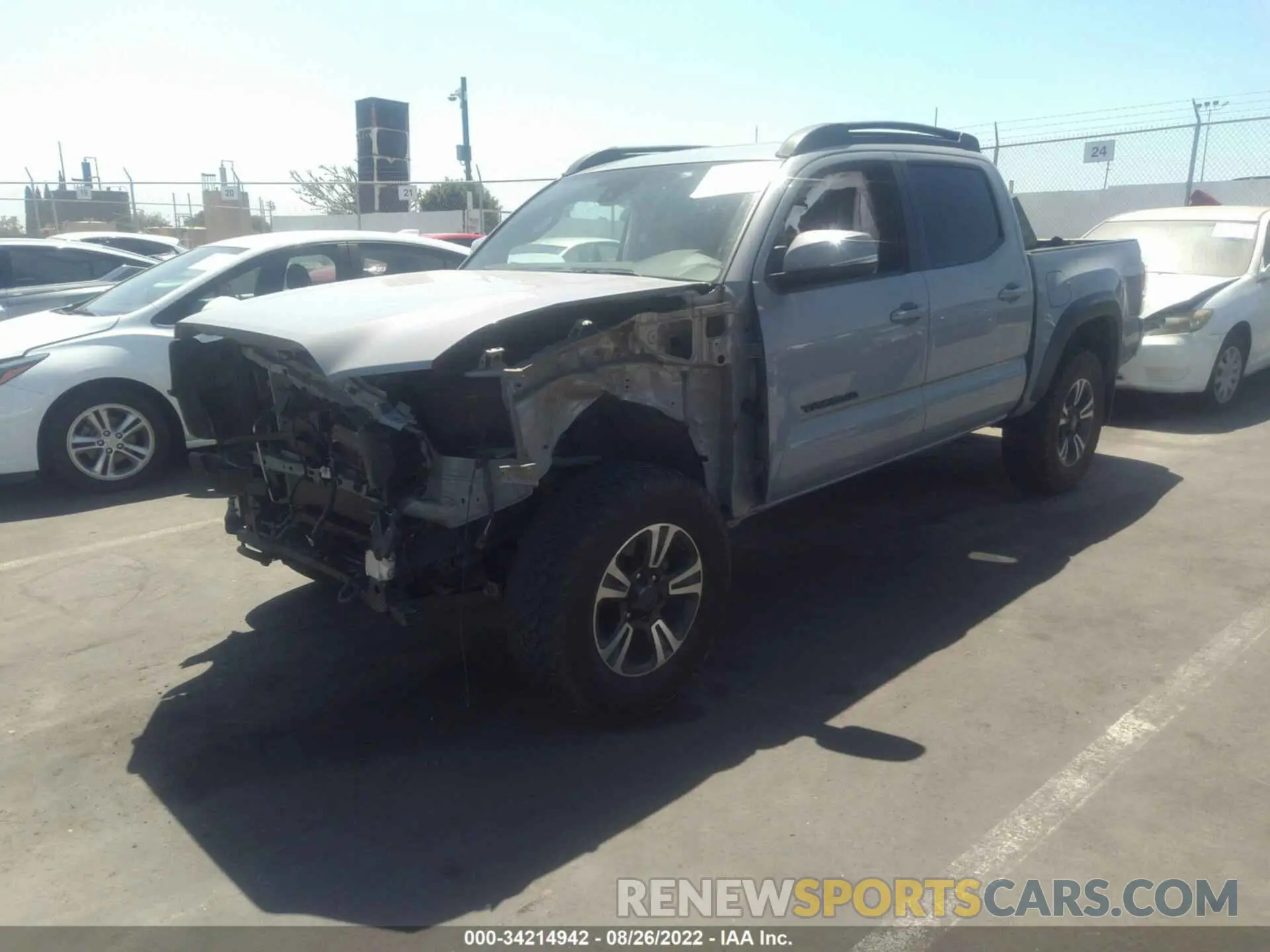 2 fotografías del automóvil dañado 3TMCZ5AN5LM313217 TOYOTA TACOMA 4WD 2020