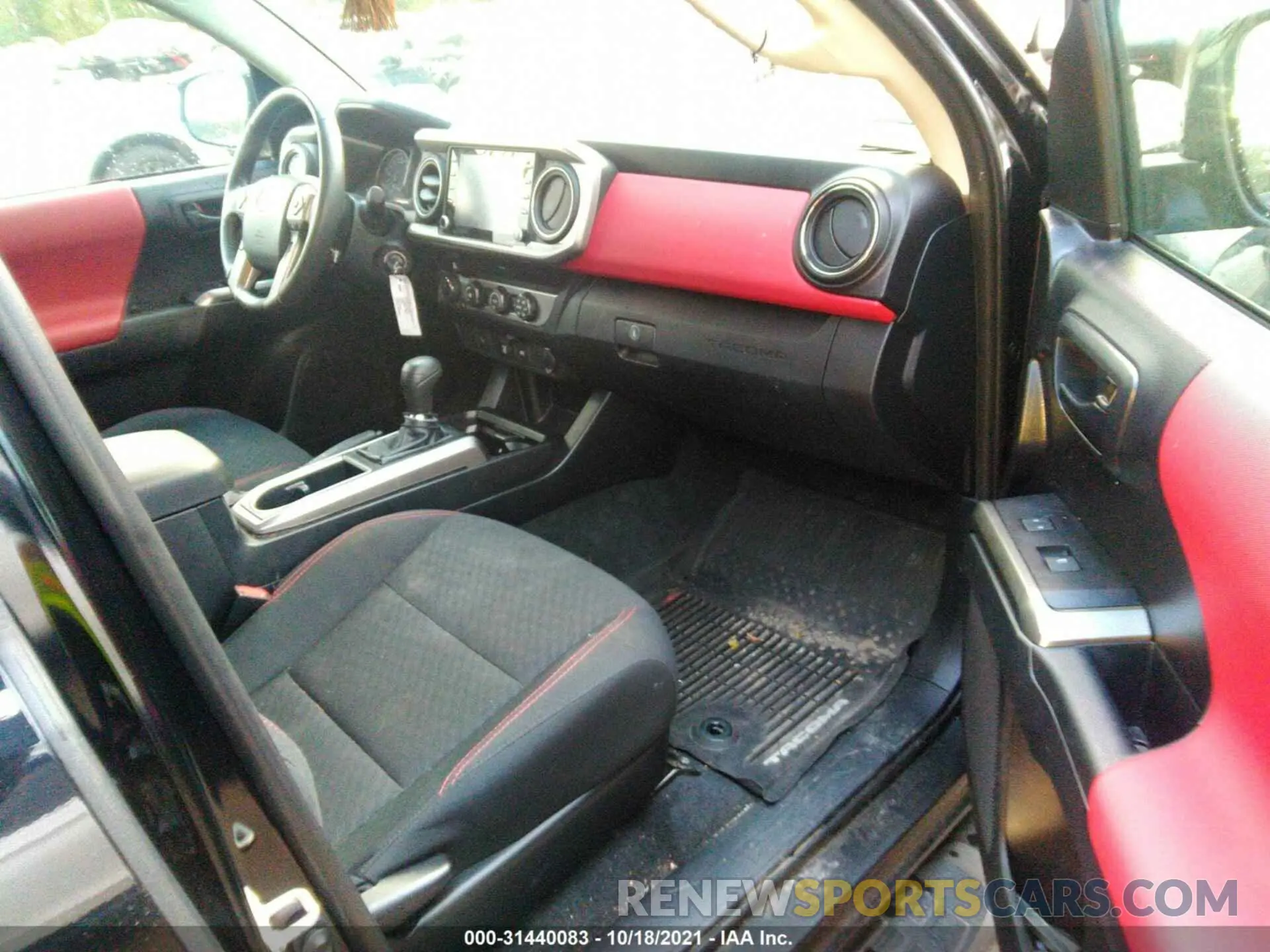 5 fotografías del automóvil dañado 3TMCZ5AN6LM301836 TOYOTA TACOMA 4WD 2020