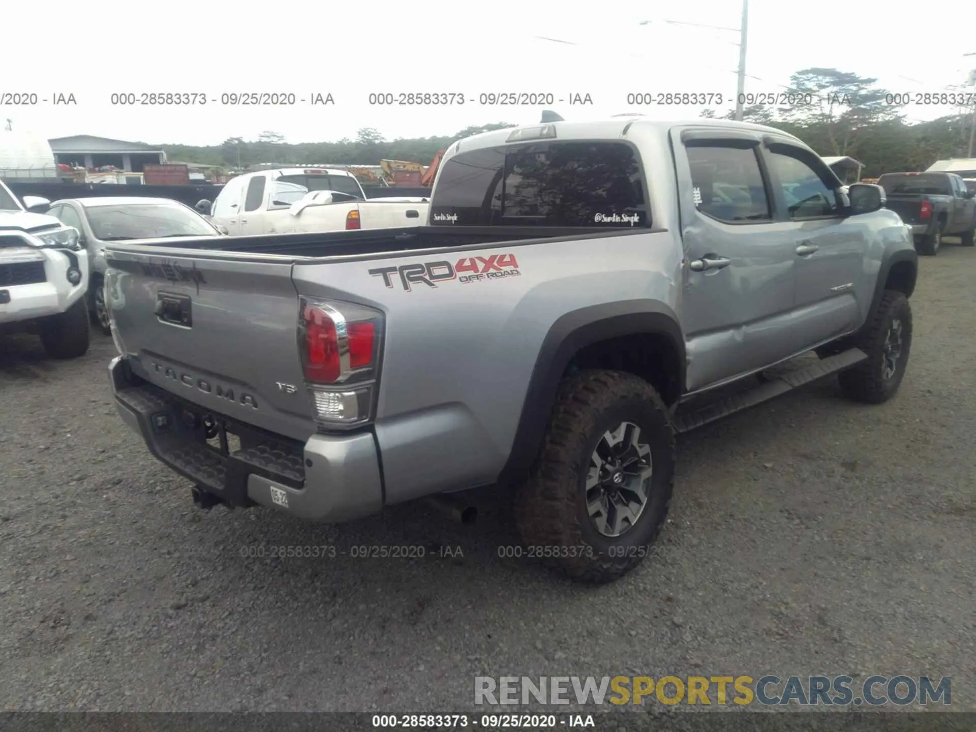 4 fotografías del automóvil dañado 3TMCZ5AN7LM324316 TOYOTA TACOMA 4WD 2020