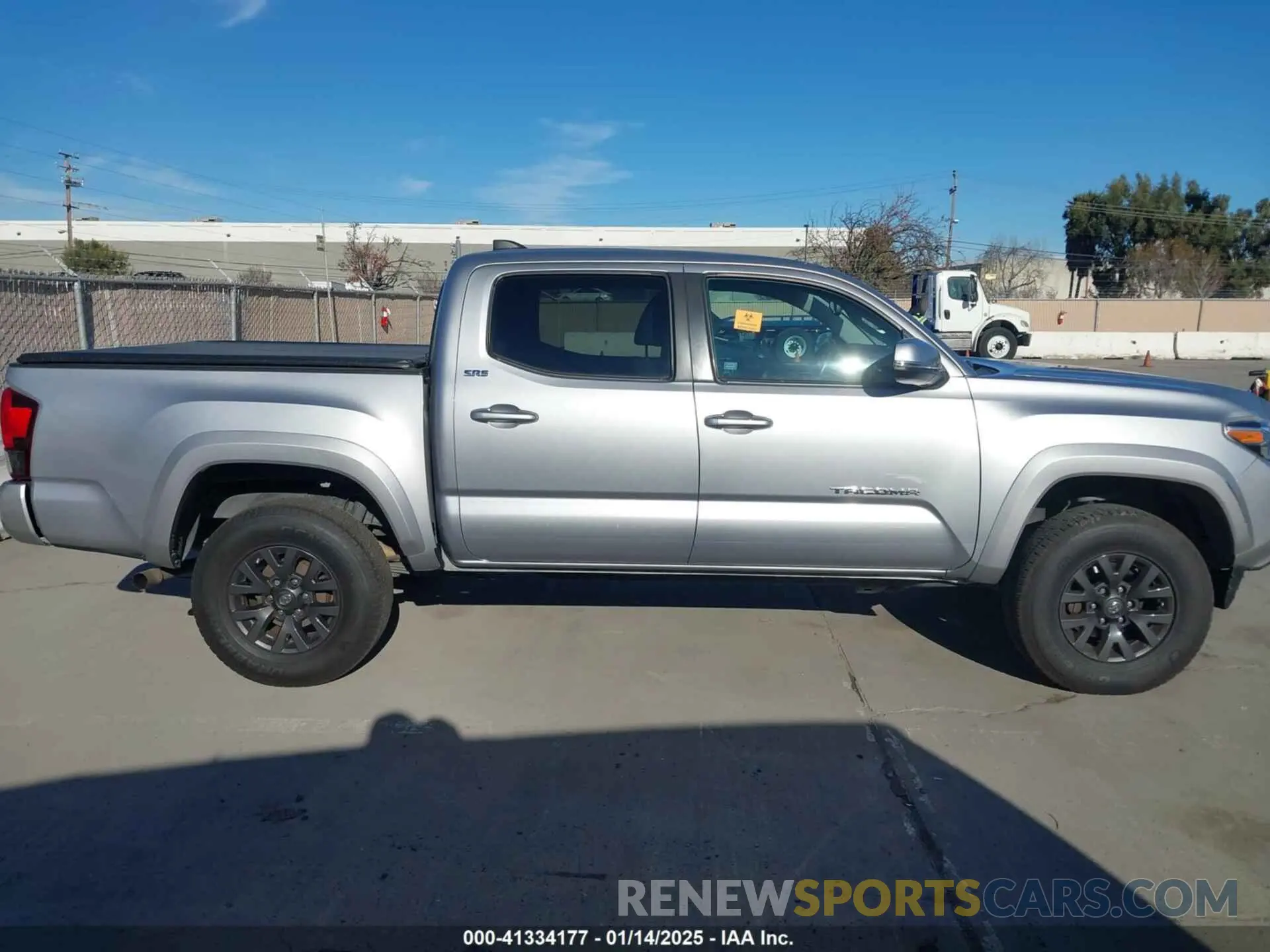 13 fotografías del automóvil dañado 3TMCZ5AN7LM329029 TOYOTA TACOMA 4WD 2020