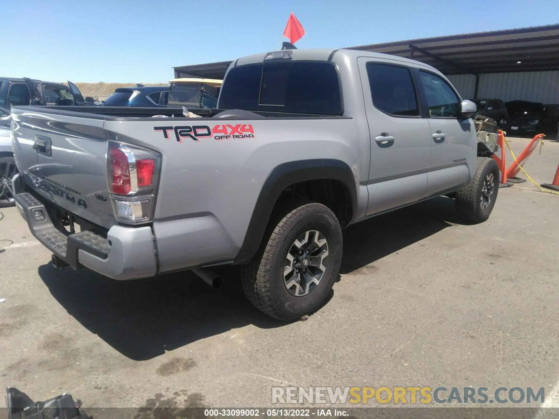 4 fotografías del automóvil dañado 3TMCZ5AN7LM353864 TOYOTA TACOMA 4WD 2020