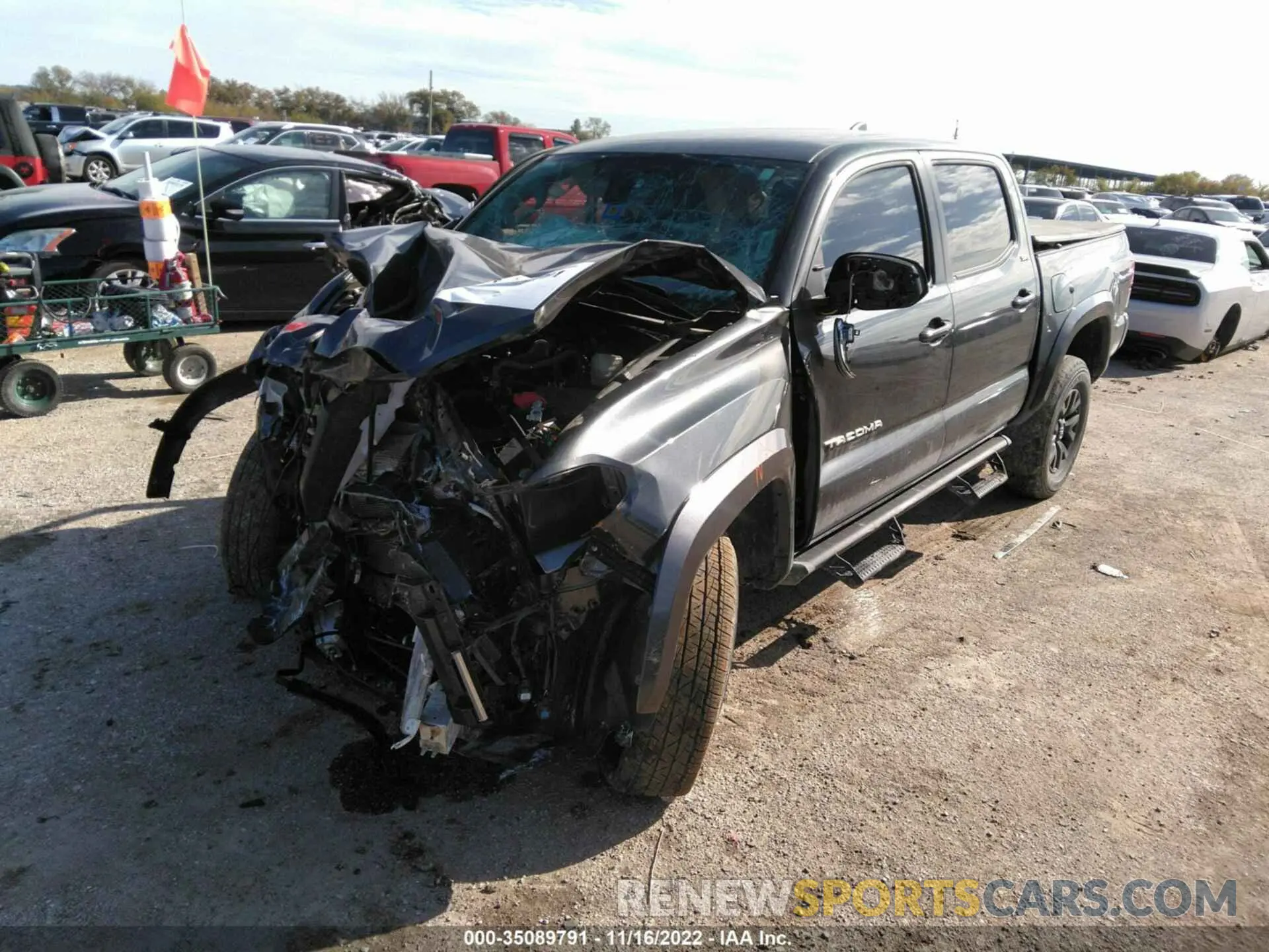 2 fotografías del automóvil dañado 3TMCZ5AN9LM306139 TOYOTA TACOMA 4WD 2020