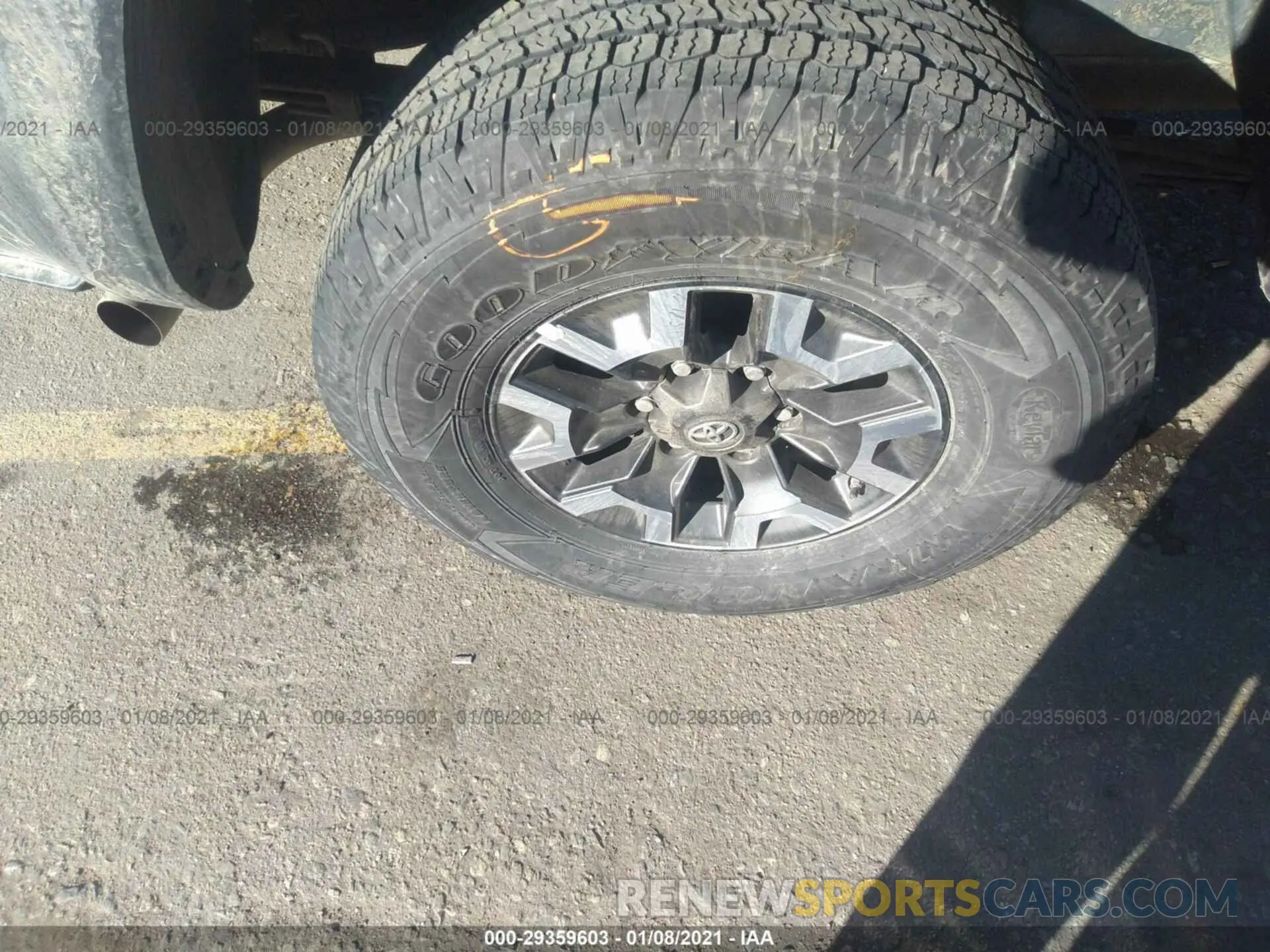 15 fotografías del automóvil dañado 3TMCZ5AN9LM321837 TOYOTA TACOMA 4WD 2020