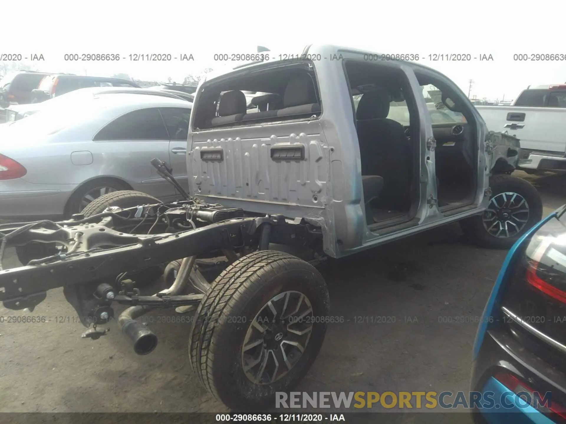 4 fotografías del automóvil dañado 3TMCZ5ANXLM296656 TOYOTA TACOMA 4WD 2020