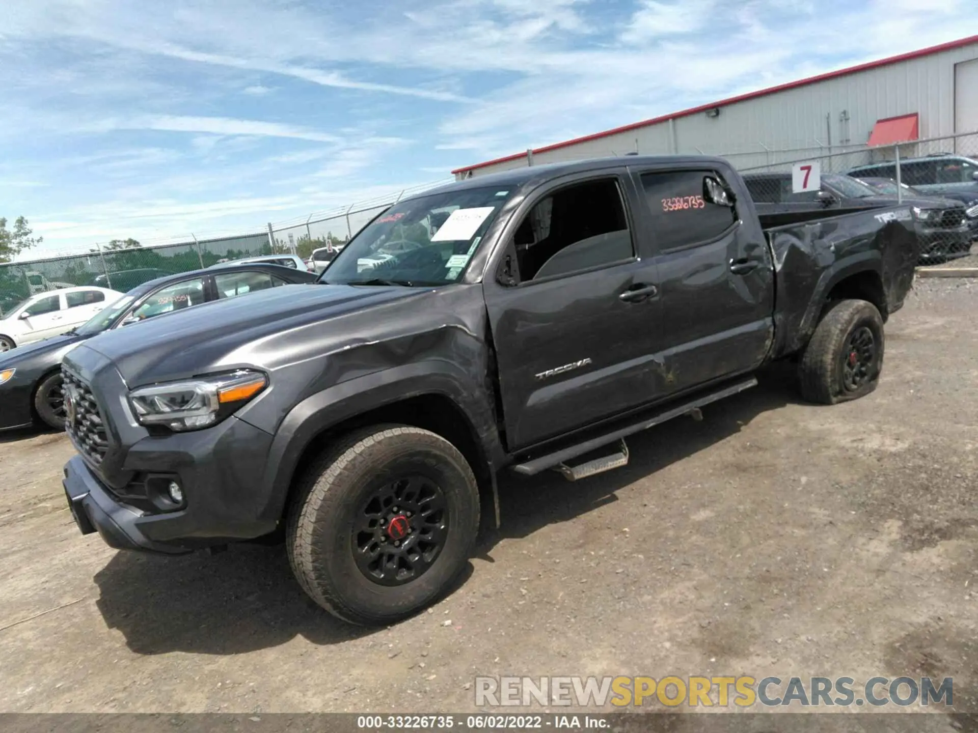 2 fotografías del automóvil dañado 3TMDZ5BN1LM088183 TOYOTA TACOMA 4WD 2020