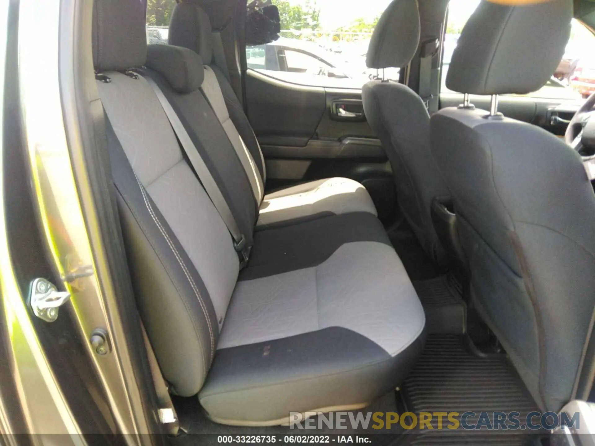 8 fotografías del automóvil dañado 3TMDZ5BN1LM088183 TOYOTA TACOMA 4WD 2020
