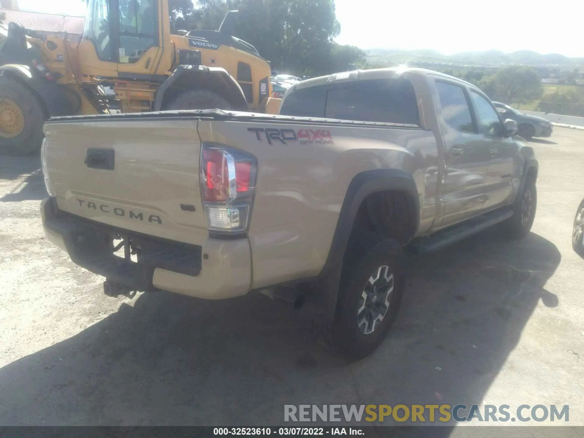 4 fotografías del automóvil dañado 3TMDZ5BN2LM089259 TOYOTA TACOMA 4WD 2020