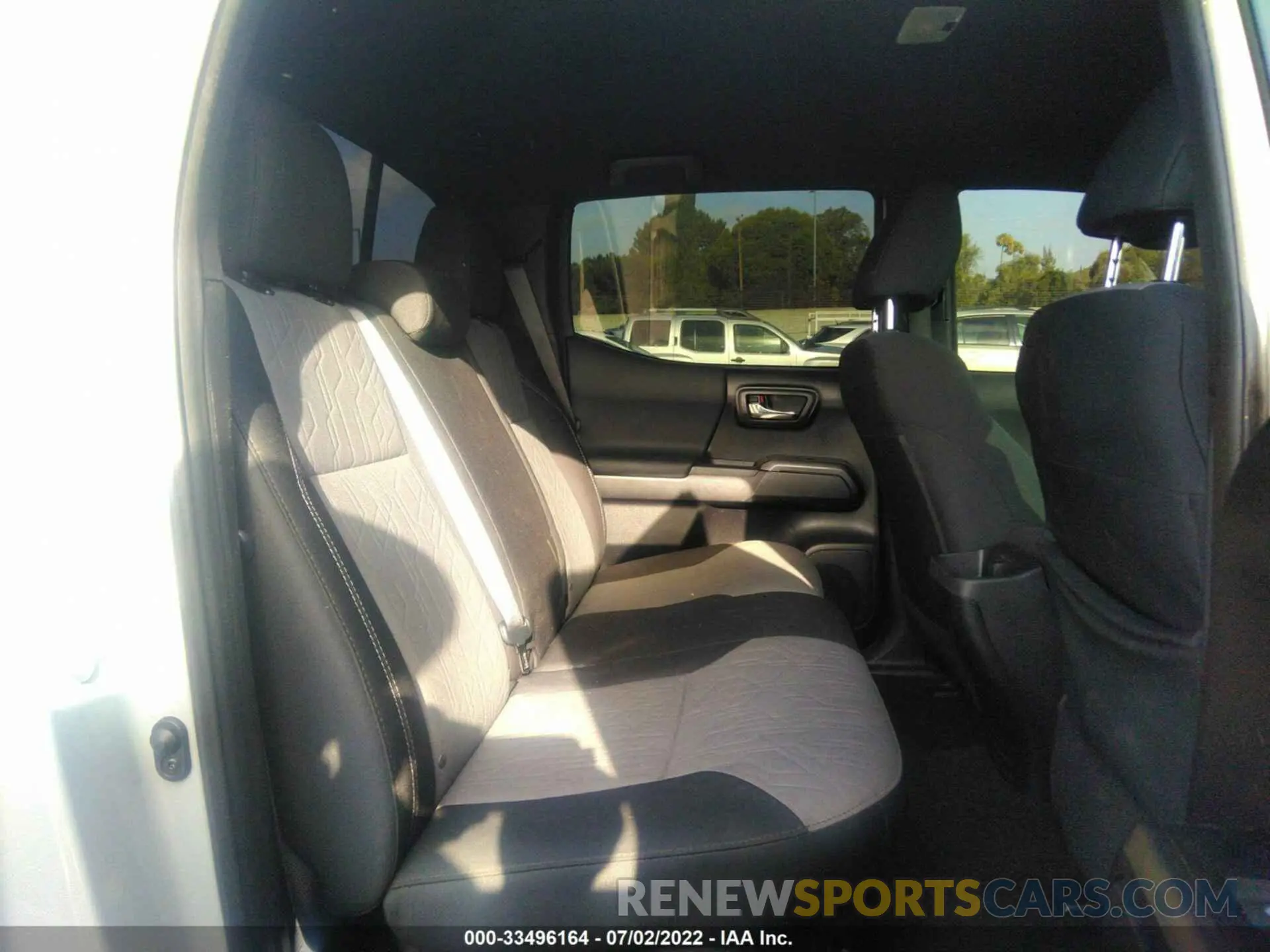 8 fotografías del automóvil dañado 3TMDZ5BN7LM089869 TOYOTA TACOMA 4WD 2020