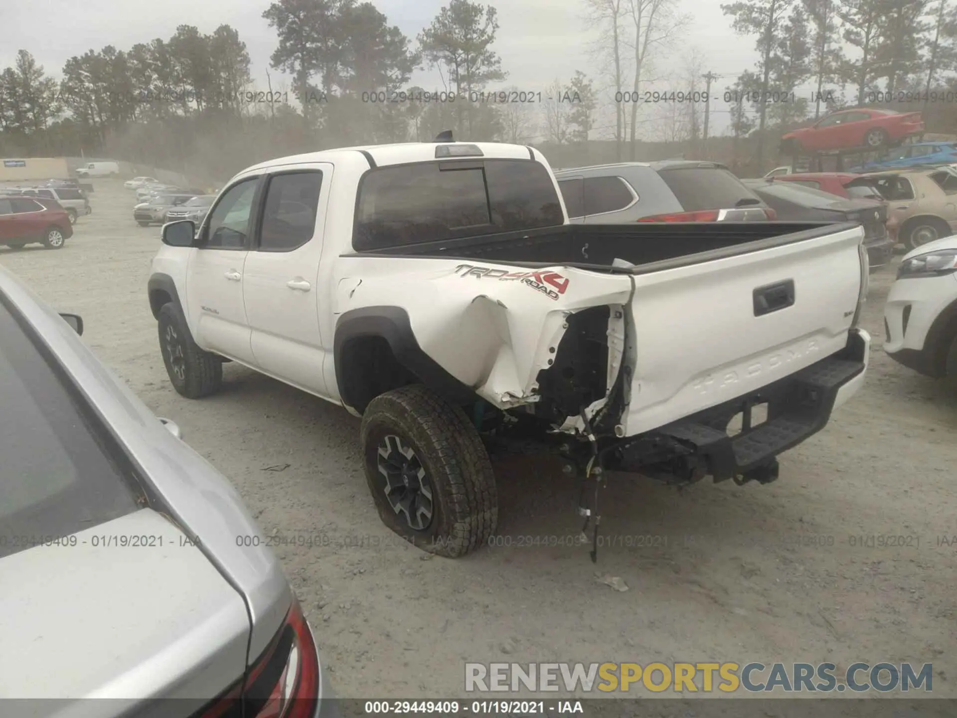 3 fotografías del automóvil dañado 5TFCZ5AN1LX230507 TOYOTA TACOMA 4WD 2020