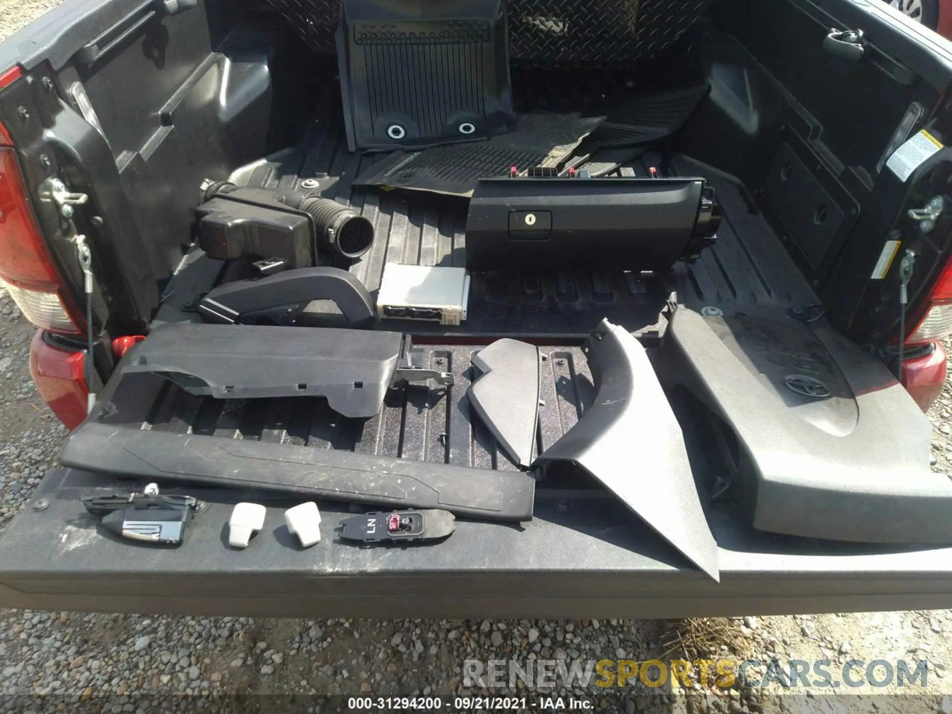 12 fotografías del automóvil dañado 5TFCZ5AN3LX239094 TOYOTA TACOMA 4WD 2020