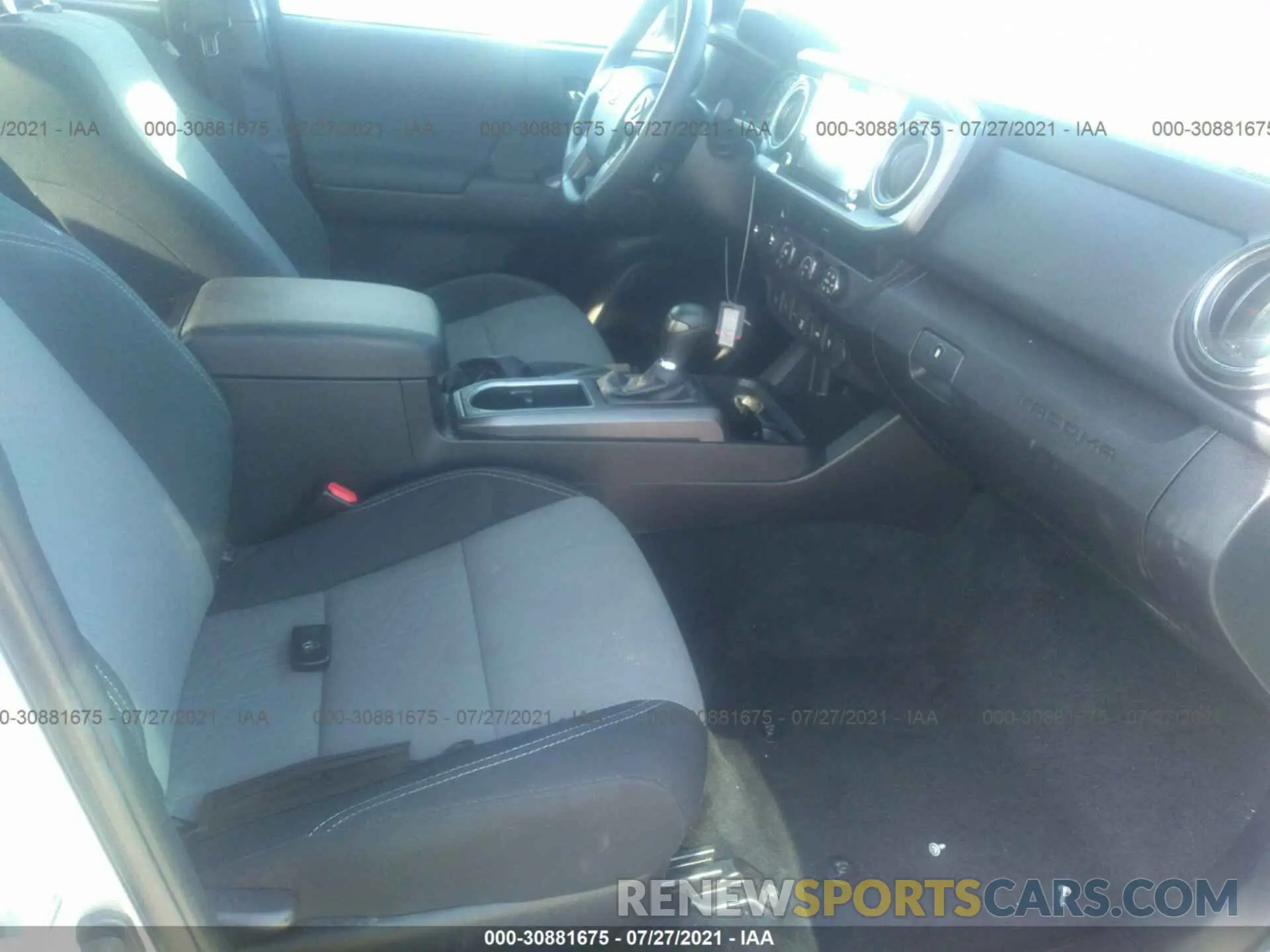 5 fotografías del automóvil dañado 5TFCZ5AN5LX231336 TOYOTA TACOMA 4WD 2020