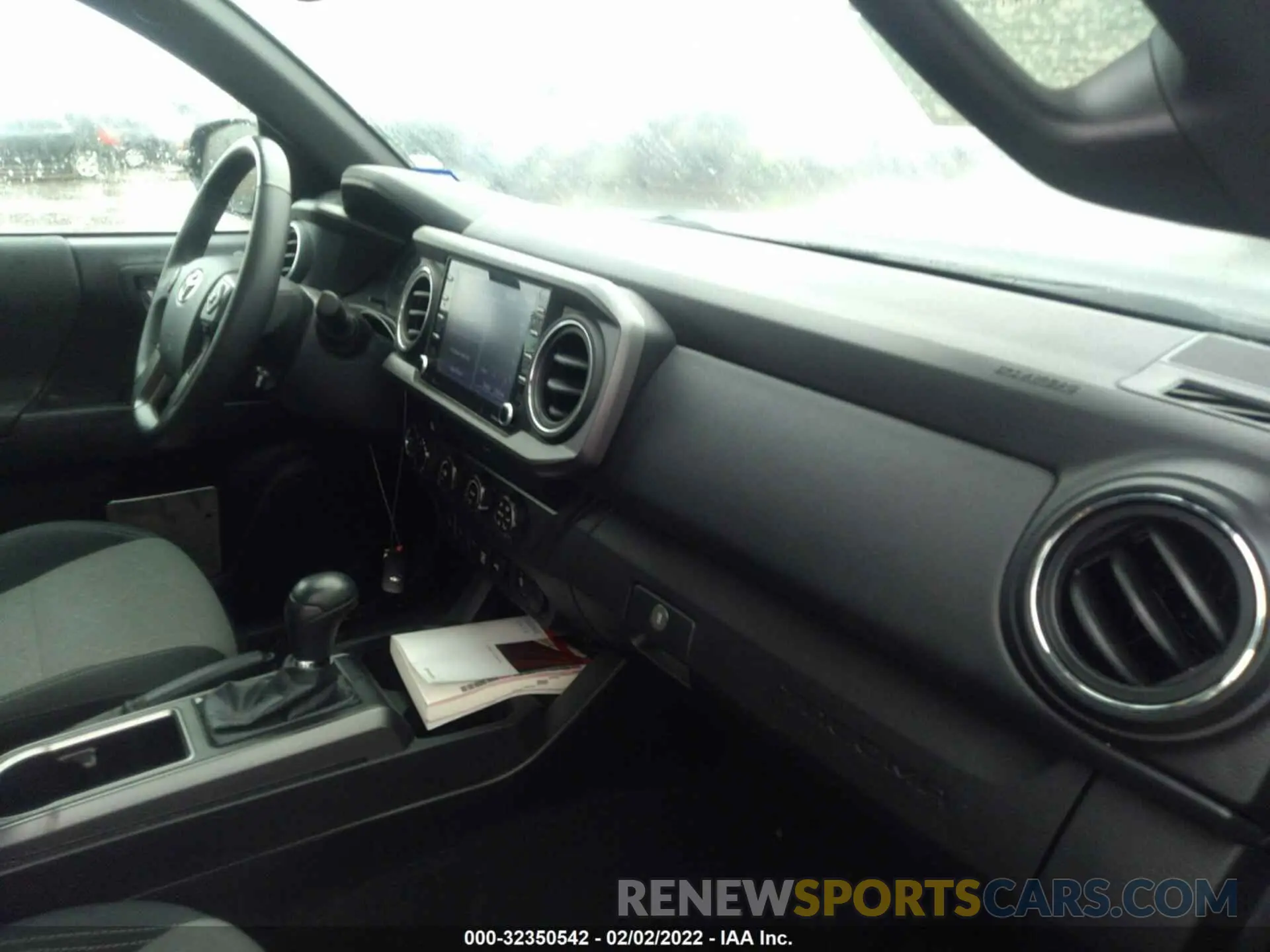 5 fotografías del automóvil dañado 5TFCZ5AN8LX230584 TOYOTA TACOMA 4WD 2020