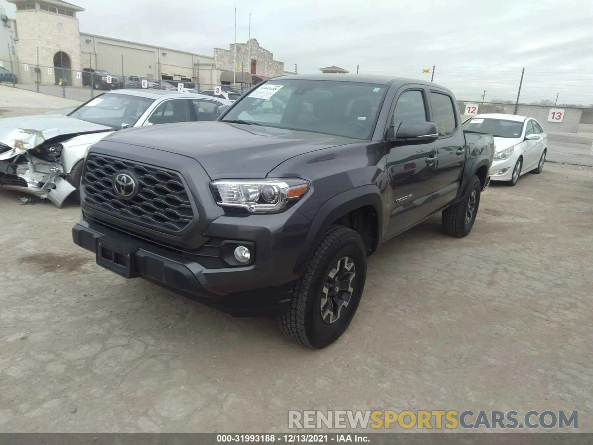 2 fotografías del automóvil dañado 5TFCZ5ANXLX222826 TOYOTA TACOMA 4WD 2020