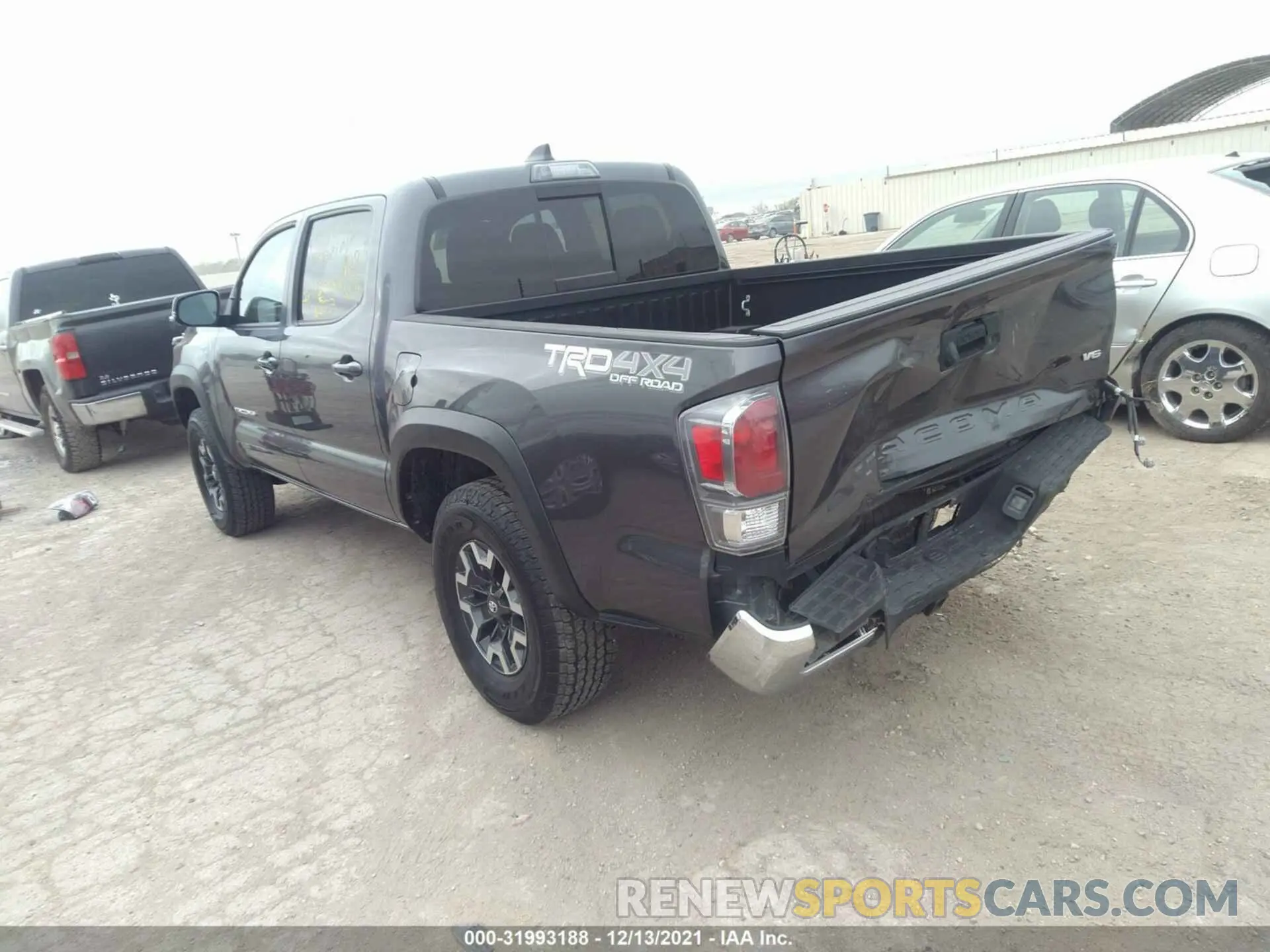 3 fotografías del automóvil dañado 5TFCZ5ANXLX222826 TOYOTA TACOMA 4WD 2020