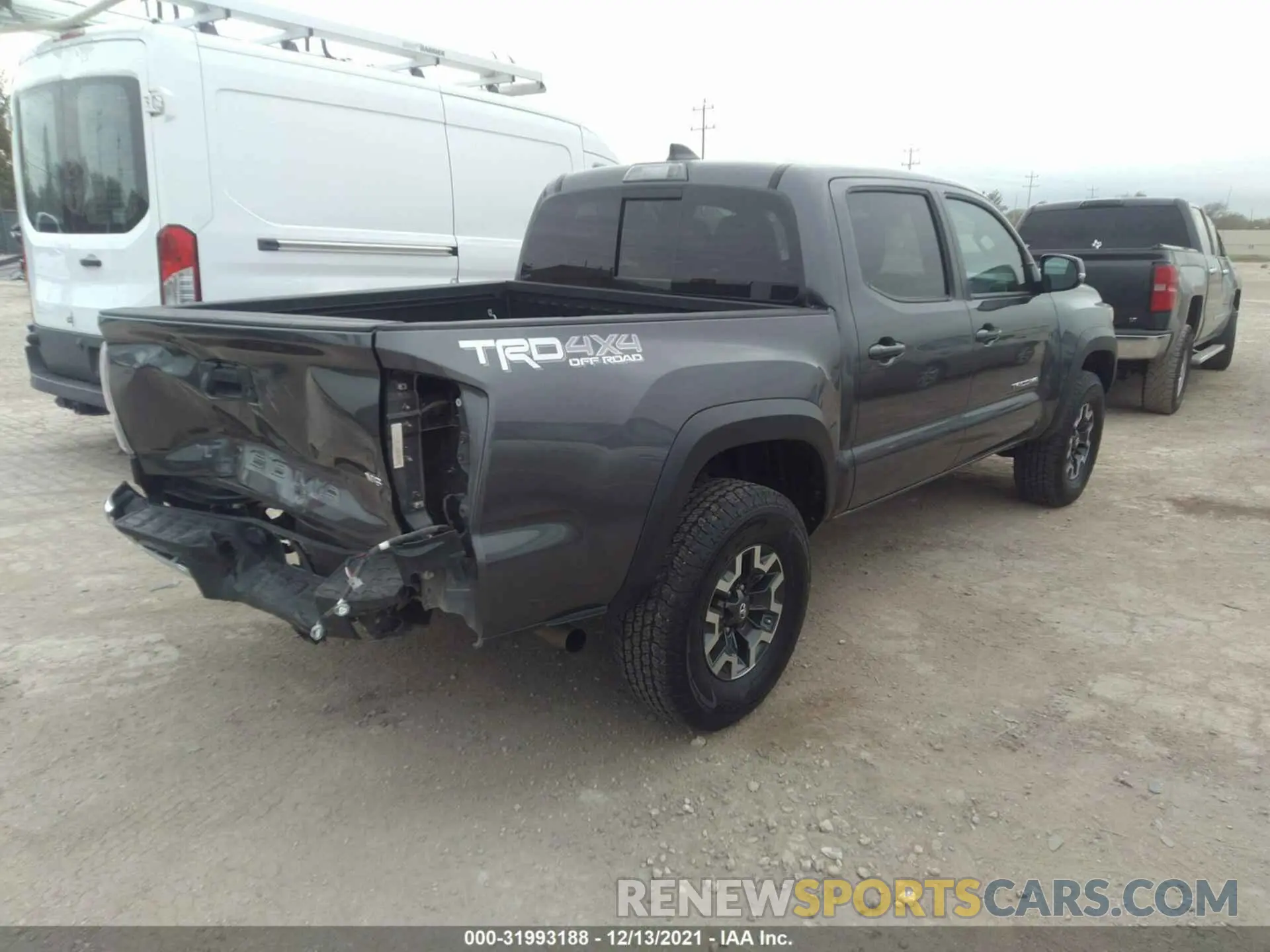 4 fotografías del automóvil dañado 5TFCZ5ANXLX222826 TOYOTA TACOMA 4WD 2020