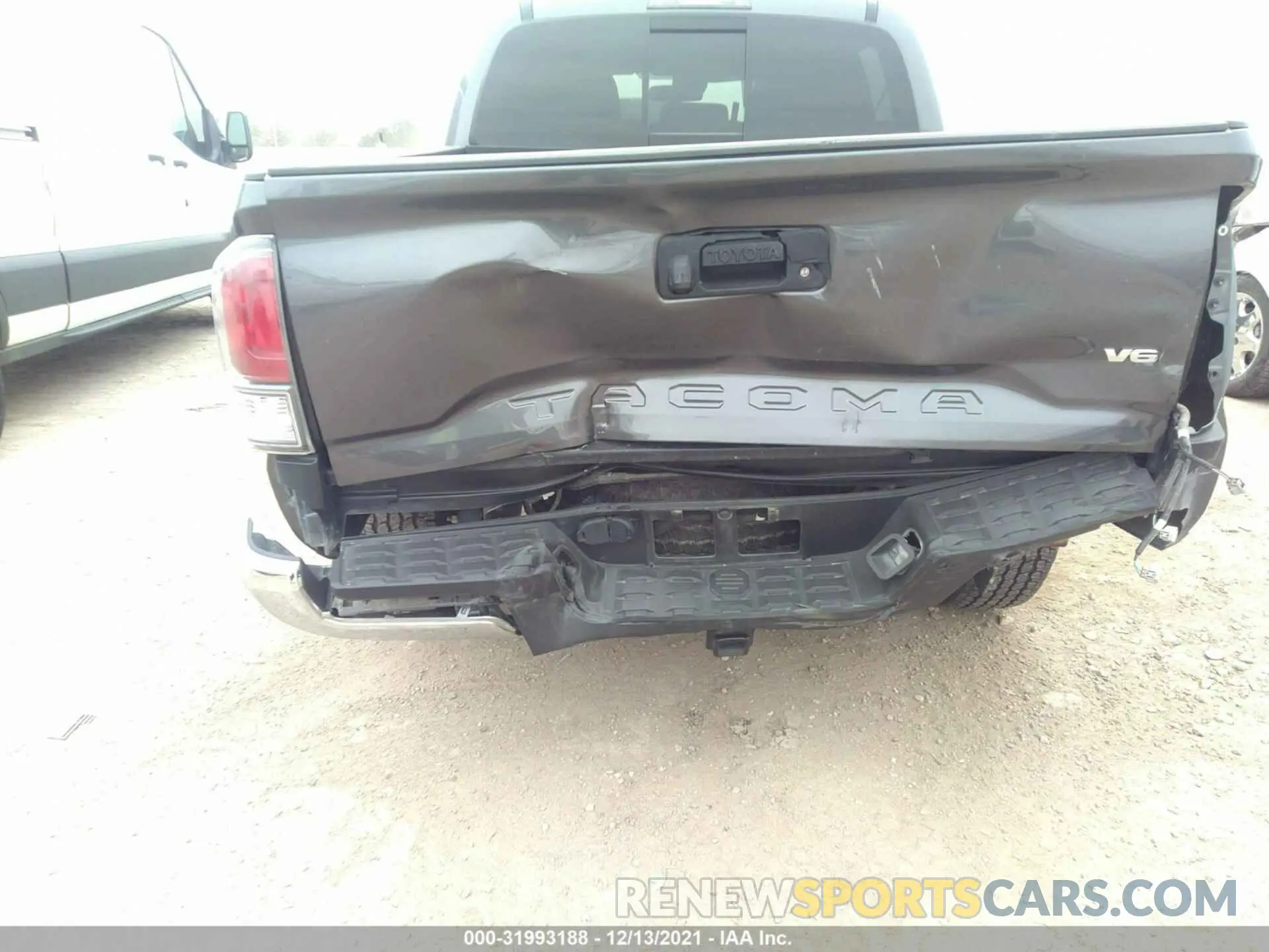 6 fotografías del automóvil dañado 5TFCZ5ANXLX222826 TOYOTA TACOMA 4WD 2020
