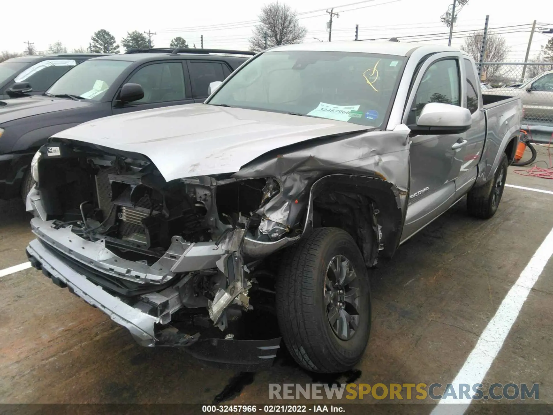 2 fotografías del automóvil dañado 5TFSZ5AN2LX225165 TOYOTA TACOMA 4WD 2020
